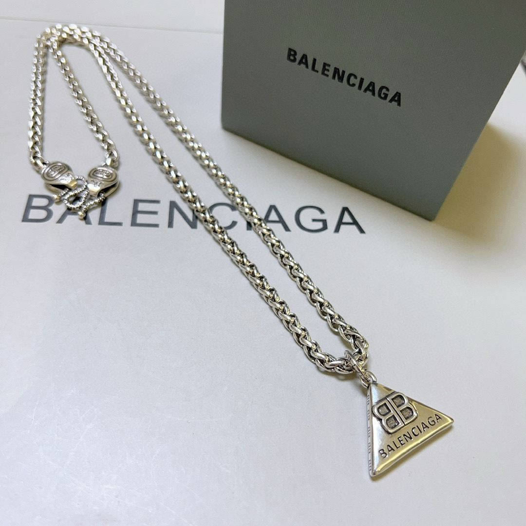 NO:381125,Batch original single product Balenciaga Necklace Balenciaga New necklace counter is consistent, fine workmanship, every detail process is in place, fine design craftsmanship, hot products shipped, unique retro style Balenciaga Necklace, fine jewelry, balenciaga, balenciaga, necklace19860909批 原单货新品 巴黎世家项链 Balenciaga 新款项链专柜一致 细节做工精细 每个细节流程到位 设计工艺精细 火爆款出货 设计独特 复古风格 巴黎世家项链,饰品精品,balenciaga,balenciaga,necklace,Jewelry