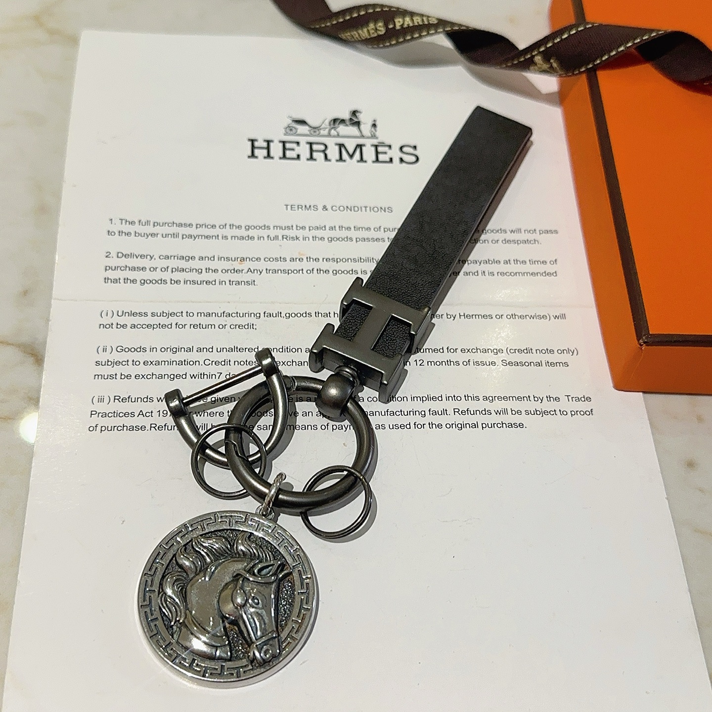 NO:381143,Purchase. New Hermes keychain thickened version, Platinum version. High-end precision version [color][color] Many internet celebrities same style. Hermes hanging decoration keychain is too challenging for the master's craftsmanship. It is not simple to ensure that every detail is in place. High-end customization, same style for men and women, Hermes is popular 1:1 super exquisite star. The same style k gold texture, and the high-end craftsmanship is created. Car keychain is really awesome, jewelry quality, hermes, hermes, keychain19860909批.新款Hermes爱马仕钥匙扣钥匙扣加厚版 铂金版.高级精工版[色][色]众多网红同款 爱马仕挂饰钥匙扣太考验师傅的手艺了 要确保每个细节都到位不简单[色][色] 高端定制 男女同款 爱马仕火爆 1:1超精赞明星 同款 k金质感,精工高端工艺打造出炉. 车钥匙扣上真的赞爆,饰品精品,hermes,hermes,keychain,Jewelry