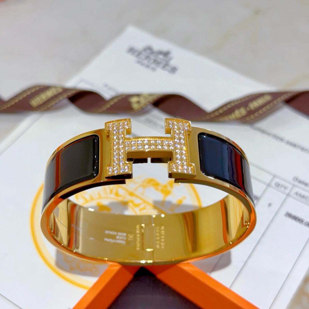 NO:381138,Hermes bracelet Original customization 20mm wide version bracelet The enamel craftsmanship tests the master's craftsmanship to ensure the color is handmade [color][color] v gold high-end customization Goddess I love Hermes hot bracelet Super exquisite goddesses Stars Same style High-end franc material, k gold texture, Seiko pure handmade production really praises, jewelry quality, hermes, hermes, bracelet19860909批. Hermes 爱马仕手镯 原版定制 20mm宽版手环 珐琅工艺太考验师傅的手艺了 要确保色泽手工制作好[色][色] v金高端定制 女神 都爱爱马仕火爆手镯 超精赞各路女神 明星 同款 高端法郎材质,k金质感,精工纯手工出品上手真的赞,饰品精品,hermes,hermes,bracelet,Jewelry