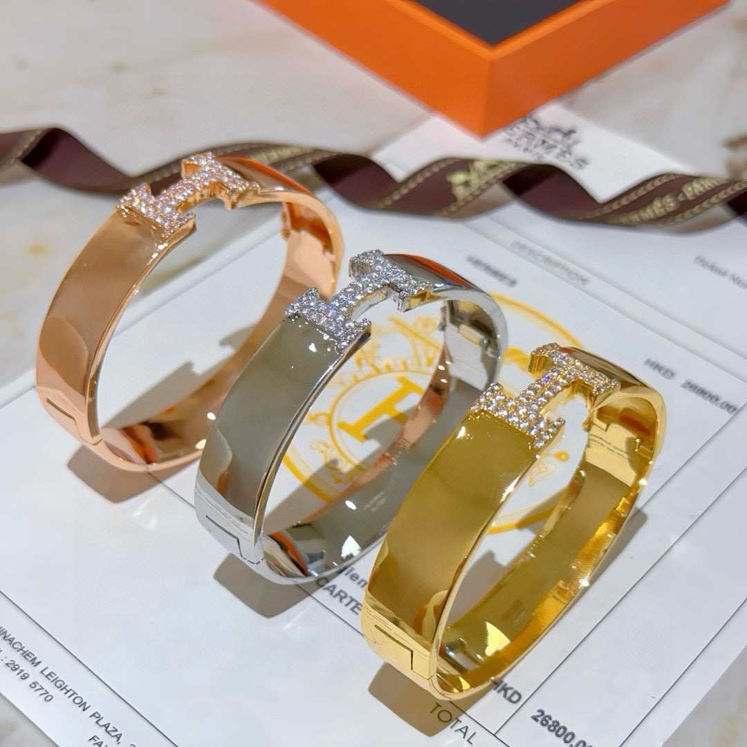 NO:381141,Hermes bracelet v gold original customization Hermes bracelet The enamel craftsmanship tests the master's craftsmanship to ensure the color is handmade [color][color] v gold high-end customization Goddess I love Hermes hot bracelets super exquisite goddesses Stars same style High-end franc material, k gold texture, Seiko pure handmade production really praises, jewelry quality, hermes, hermes, bracelet19860909批. Hermes 爱马仕手镯 v金原版定制 爱马仕手环 珐琅工艺太考验师傅的手艺了 要确保色泽手工制作好[色][色] v金高端定制 女神 都爱爱马仕火爆手镯 超精赞各路女神 明星 同款 高端法郎材质,k金质感,精工纯手工出品上手真的赞,饰品精品,hermes,hermes,bracelet,Jewelry