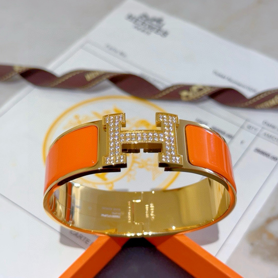 NO:381147,Batch. Hermes Hermes bracelet Original customization 20mm wide version bracelet The enamel craftsmanship tests the master's craftsmanship to ensure the color is handmade [color][color] V gold high-end customization Goddess I love Hermes hot bracelet Super exquisite goddesses Stars Same style High-end franc material, K gold texture, Seiko pure handmade production really praises, jewelry quality, hermes, hermes, bracelet19860909批. Hermes 爱马仕手镯 原版定制 20mm宽版手环 珐琅工艺太考验师傅的手艺了 要确保色泽手工制作好[色][色] V金高端定制 女神 都爱爱马仕火爆手镯 超精赞各路女神 明星 同款 高端法郎材质,k金质感,精工纯手工出品上手真的赞,饰品精品,hermes,hermes,bracelet,Jewelry