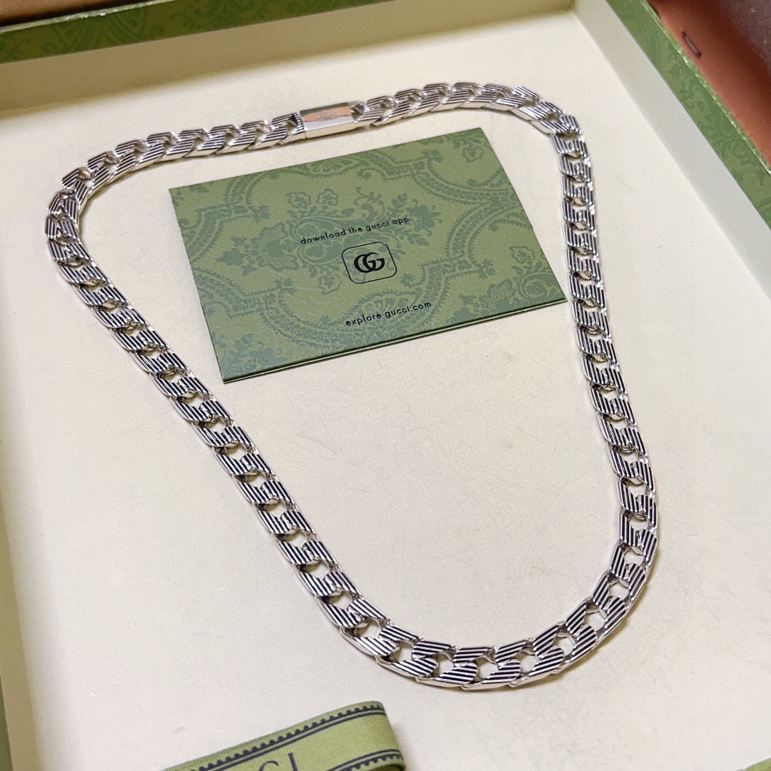 NO:381531,No explosion or release, the first choice for online celebrities selling goods in Douyin, Gucci necklace, the latest model of the chain is higher, the same style as the star Anger Forest series double G design concept retro pattern necklace, makes high-end clothes more elegant, and makes them more brand-name and personality when going out, details are used to treat the version, non-market bright style, this model has been released, Gucci is very easy to match, fine jewelry, gucci, necklace19860909批  不爆不发 抖音带货网红首选 古驰项链最新款链条档次更高明星同款Anger Forest系列双g设计理念复古图案项链 让高档的衣服搭配更有气质 出去更有牌面和个性 细节对版做旧处理 非市面亮面版型 这款一直在出 古驰里面热卖款 非常好搭配,饰品精品,gucci,necklace,Jewelry