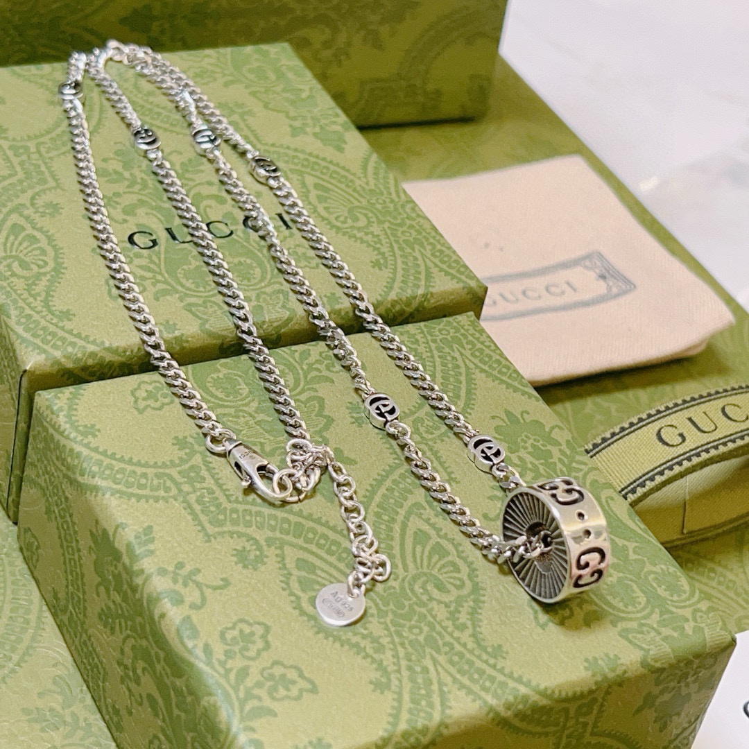 NO:381537,The latest style of Gucci necklaces is higher in chain grade, star style, the same style, Anger Forest series, double G classic style design concept, necklace series, retro silver necklace, chain length 60 cm, length can be changed, details are used to treat the version, non-market glossy style, this model has been released, Gucci is popular in it, very easy to match with trendy clothes, jewelry quality, gucci, necklace19860909批古驰项链最新款链条档次更高明星同款Anger Forest系列双G经典款设计理念项链系列复古银项链 链长60厘米可改长度 细节对版做旧处理 非市面亮面版型 这款一直在出 古驰里面热卖款 非常好搭配潮流衣服,饰品精品,gucci,necklace,Jewelry