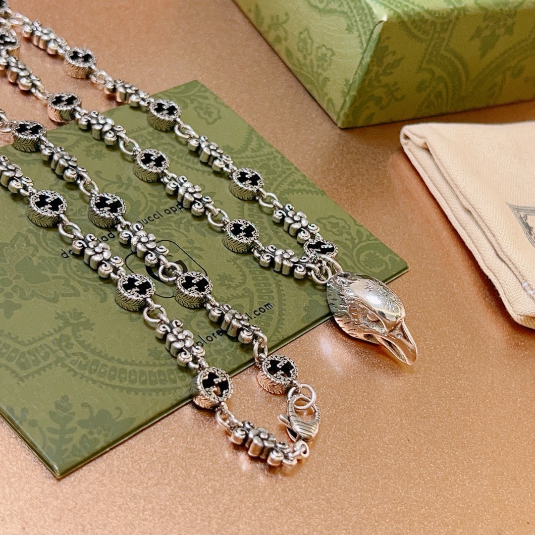 NO:381553,Comment: Too handsome. The latest model of Gucci necklace is higher in chain grade. Stars. The same classic model. Anger Forest series double G new eagle-head model Gucci necklace. The chain length is 60 cm. The length can be changed. The details are used to treat the version. The non-market bright version is always available. Gucci is very easy to match with trendy clothes, fine accessories, gucci, necklace19860909批 太帅啦 古驰项链最新款链条档次更高明星同款经典款Anger Forest系列双G新款鹰头款古驰项链 链长60厘米可改长度 细节对版做旧处理 非市面亮面版型 这款一直在出 古驰里面热卖款 非常好搭配潮流衣服,饰品精品,gucci,necklace,Jewelry