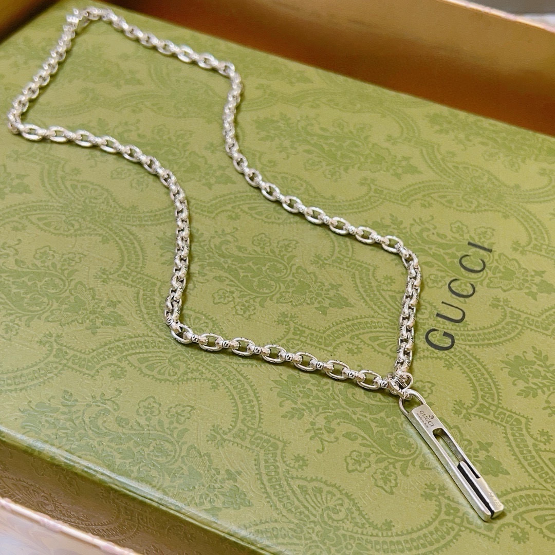 NO:381546,Praise, no explosion, no release, the first choice for online celebrities selling goods in Douyin, Gucci necklace, the latest chain style, the same style as star Anger Forest series double g retro necklace, makes high-end clothes more elegant, and more brand-name and personality when going out, details are used to treat the version, non-market bright style, this model has been released, Gucci is very easy to match, fine jewelry, gucci, necklace19860909批 不爆不发 抖音带货网红首选 古驰项链最新款链条档次更高明星同款Anger Forest系列双g复古项链 让高档的衣服搭配更有气质 出去更有牌面和个性 细节对版做旧处理 非市面亮面版型 这款一直在出 古驰里面热卖款 非常好搭配,饰品精品,gucci,necklace,Jewelry