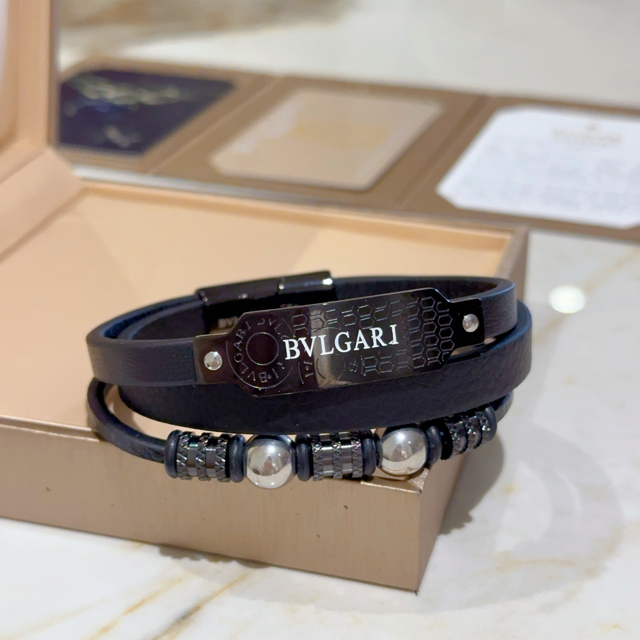 NO:382688,Bill. New Bulgari BVLGARI bracelet bracelet bracelet thickened version Platinum version. Advanced precision version [color] [color] Many internet celebrities same style. Bulgari bracelet tests the master's craftsmanship too much. It is not simple. [color] [color] High-end customization, same style for men and women, Hermes is popular, 1:1 super exquisite star, same style, k gold texture, seductive high-end craftsmanship is created. It is really awesome to use, jewelry quality, bottega veneta, hermes, bvlgari, bvlgari, bracelet19860909批.新款宝格丽BVLGARI手链手绳编织手绳加厚版 铂金版.高级精工版[色][色]众多网红同款 宝格丽手链太考验师傅的手艺了 要确保每个细节都到位不简单[色][色] 高端定制 男女同款 爱马仕火爆 1:1超精赞明星 同款 k金质感,精工高端工艺打造出炉. 上手真的赞爆,饰品精品,bottega veneta,hermes,bvlgari,bvlgari,bracelet,Jewelry