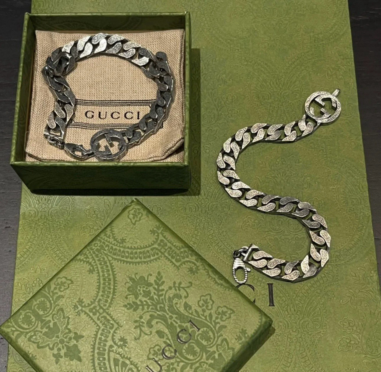 NO:382709,Bill. Newly released Gucci Gucci bracelet The latest classic style is exquisite, regardless of style or texture, and it is absolutely top feel. Just take a look and you will understand the original logo. Super nice. The best choice for matching clothes. It is a must-have artifact for men and women. The number of codes is 18.20.22.24 cm, jewelry quality, gucci, gucci, bracelet19860909批. 新出炉 Gucci古驰手链最新款的经典款 精致无论款式 质感 都是绝对的顶尖feel 只要看一眼就懂了原版logo 超 nice 搭配衣服最佳的选择,男女同款必备神器 码数18.20.22.24厘米,饰品精品,gucci,gucci,bracelet,Jewelry