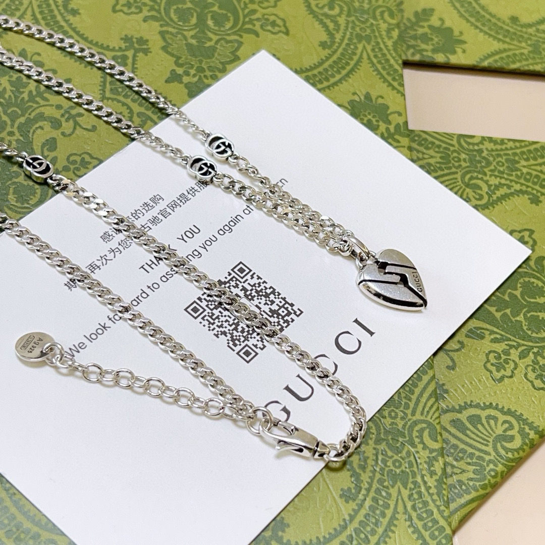 NO:382719,The latest model of Gucci necklace is higher in chain grade, star-like Anger Forest series double G Gucci necklace, chain length 60 cm can be changed, details are used to treat the version, non-market bright style, this model has been released, Gucci is very easy to match with trendy clothes, jewelry quality, gucci, necklace19860909批古驰项链最新款链条档次更高明星同款Anger Forest系列双G古驰项链 链长60厘米可改长度 细节对版做旧处理 非市面亮面版型 这款一直在出 古驰里面热卖款 非常好搭配潮流衣服,饰品精品,gucci,necklace,Jewelry