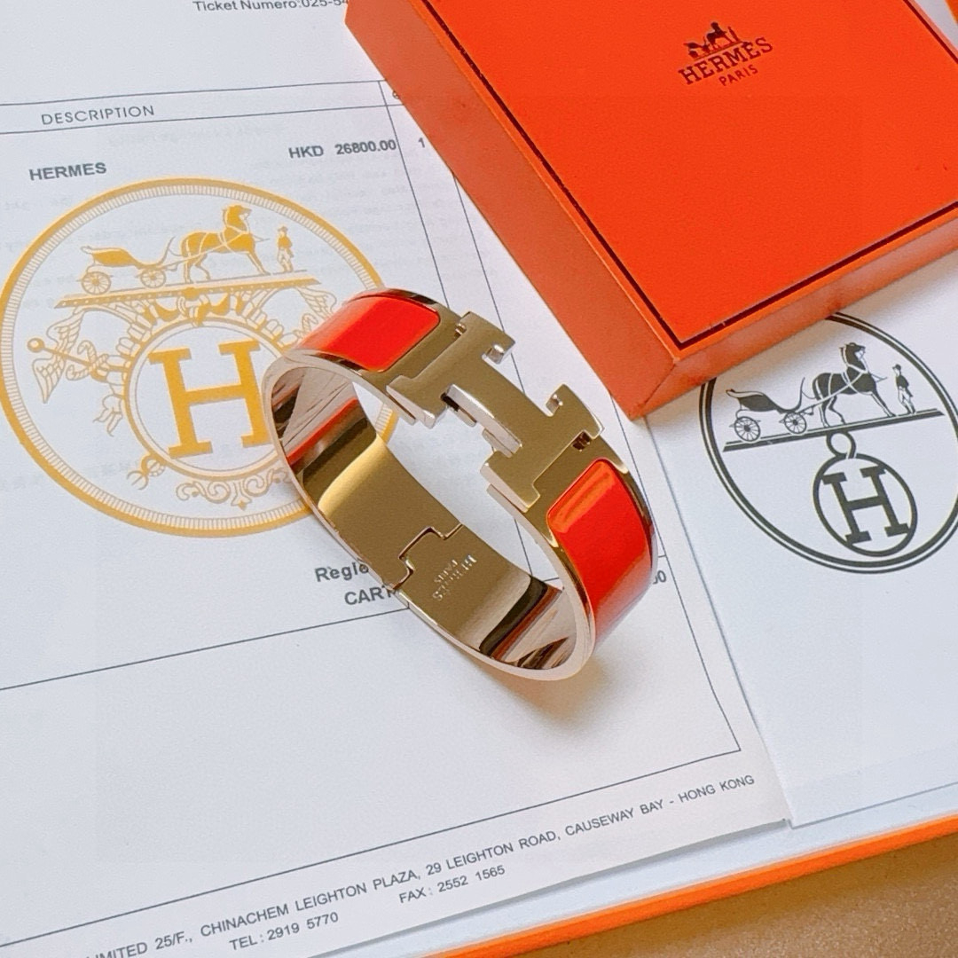 NO:384935,Hermes Bracelet 18mm Original Customization Bracelet The enamel craftsmanship tests the master's craftsmanship to ensure the color is handmade [color][color] High-end customization Wide version 1.8mm Goddess I love Hermes hot bracelet Super exquisite goddesses Stars Same style High-end franc material, K gold texture, Seiko pure handmade products are really good, jewelry quality, hermes, hermes, bracelet19860909批. Hermes 爱马仕手镯 18mm 原版定制 手环 珐琅工艺太考验师傅的手艺了 要确保色泽手工制作好[色][色] 高端定制 宽版1.8mm 女神 都爱爱马仕火爆手镯 超精赞各路女神 明星 同款 高端法郎材质,k金质感,精工纯手工出品上手真的赞,饰品精品,hermes,hermes,bracelet,Jewelry