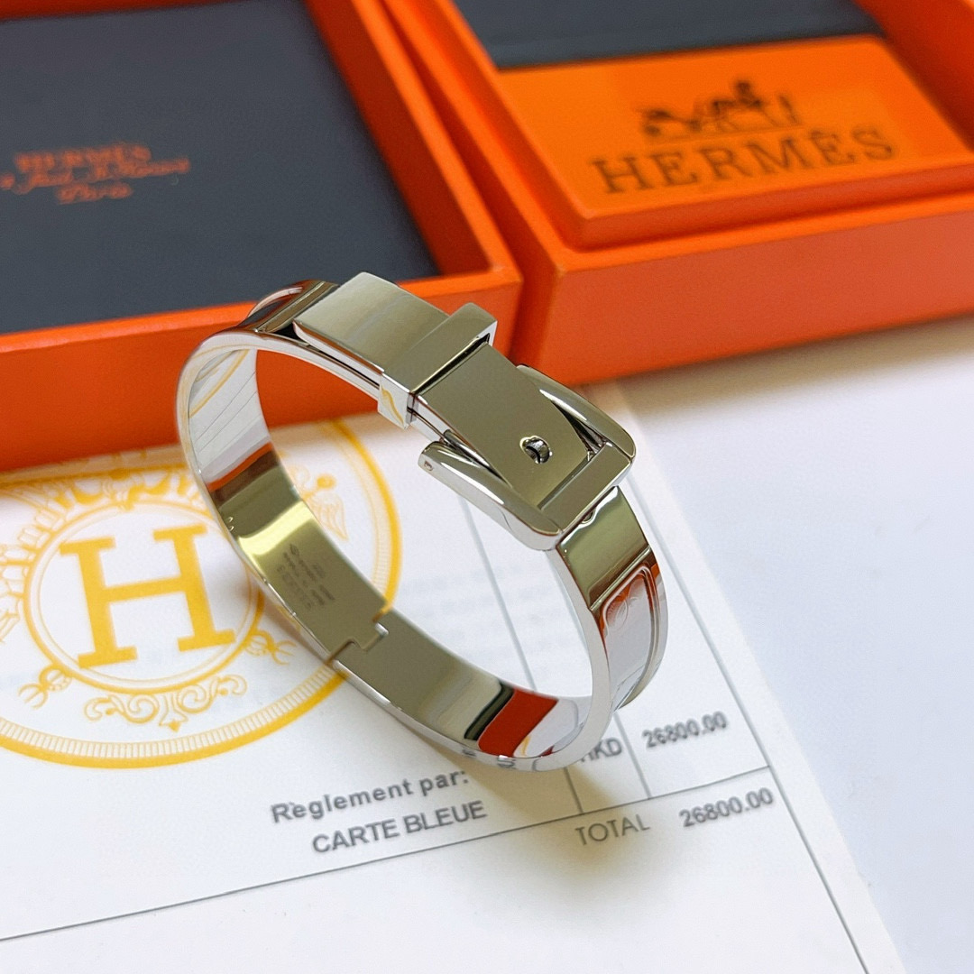 NO:384968,Critic. Hermes bracelets are so tested by the master's skills that you must ensure good details [color] [color] High-tech and high-end customization. The same style for men and women, both love Hermes. Bracelets are super exquisite and all kinds of male and goddesses. Celebrities. The same style. High-end material is gold-plated, and the texture of k gold is really good. The jewelry is boutique, hermes, bracelet, gold plating19860909批. 爱马仕手镯 太考验师傅的手艺了 要确保细节好[色][色] 技术高超高端定制 男女同款 都爱爱马仕火爆 手镯 超精赞各路男神女神 明星 同款 高端材质镀金,k金质感上手真的赞,饰品精品,hermes,bracelet,gold plating,Jewelry
