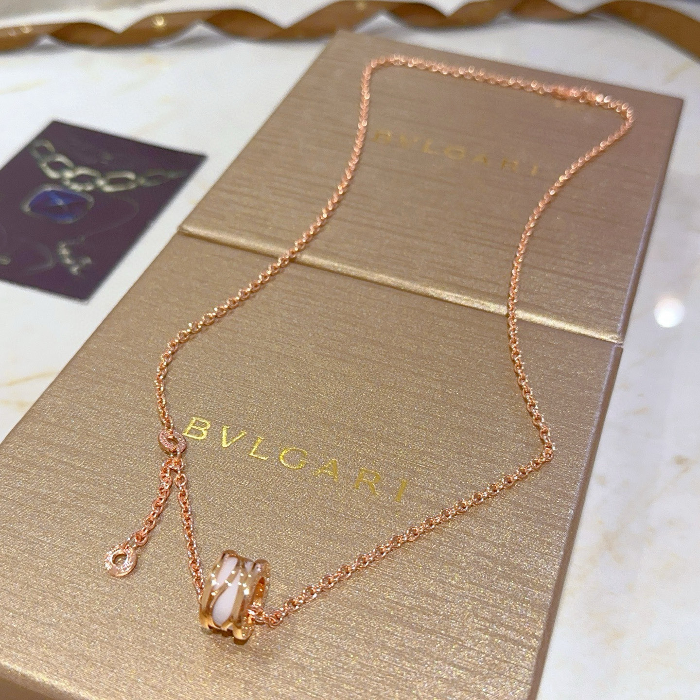 NO:386156,Bulgari necklace V gold material. BVLGARI DIVAS' DREAM series. Perfect appearance and invincible details. The unique color is completely impeccable. It is decorated with a classic ring shape design. It is simple but elegant and eye-catching. The rose gold combination makes the complexion look more elegant and charming. The upper body is elegant and moving. The same style for men and women. Bulgari necklace for men and women, boutique jewelry, bottega veneta, bvlgari, bvlgari, necklace19860909批.宝格丽项链V金材质 .BVLGARI宝格丽 DIVAS‘ DREAM 系列 品相完美,细节无敌,那种独特的色泽完全无可挑剔,再缀以经典指环外形设计,简约之余却又优雅夺目,玫瑰金的组合更显气色,上身雅致动人.男女同款 宝格丽项链 男女同款,饰品精品,bottega veneta,bvlgari,bvlgari,necklace,Jewelry