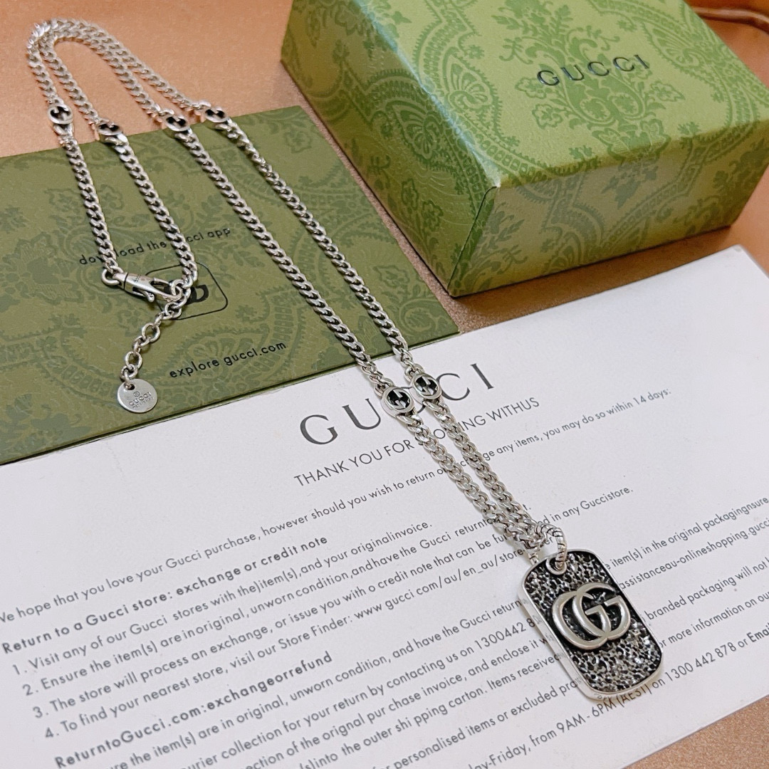 NO:386169,No explosion or release, the first choice for online celebrities selling goods in Douyin, Gucci necklace, the latest model of Gucci necklace, the same style as star Anger Forest series double G design concept pattern necklace, makes high-end clothes more elegant, and makes them more brand-name and personality when going out. Details are processed with silver, and the market is bright style. This model has been released. Gucci is very good to match, fine jewelry, gucci, necklace19860909批  不爆不发 抖音带货网红首选 古驰项链最新款链条档次更高明星同款Anger Forest系列双g设计理念图案项链 让高档的衣服搭配更有气质 出去更有牌面和个性 细节对版银处理 市面亮面版型 这款一直在出 古驰里面热卖款 非常好搭配,饰品精品,gucci,necklace,Jewelry