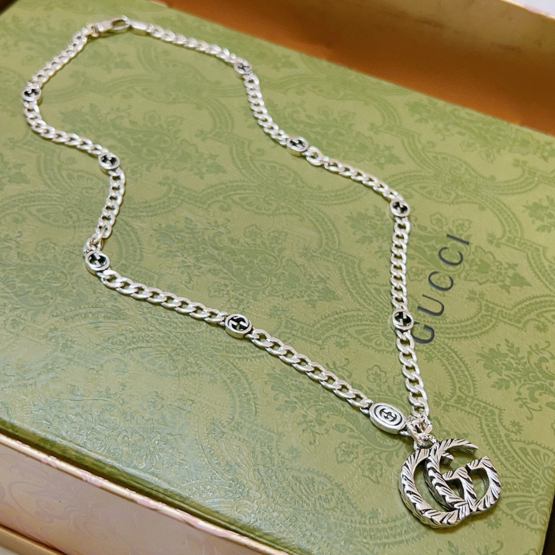NO:386221,The latest model of Gucci necklaces is higher in chain grade, star style Anger Forest series double G classic necklace series retro silver necklace, chain length 60 cm can be changed length, details are used to treat the version, non-market glossy style This model has been released, Gucci is popular in it, very easy to match with trendy clothes, jewelry quality, gucci, necklace19860909批古驰项链最新款链条档次更高明星同款Anger Forest系列双G经典款项链系列复古银项链 链长60厘米可改长度 细节对版做旧处理 非市面亮面版型 这款一直在出 古驰里面热卖款 非常好搭配潮流衣服,饰品精品,gucci,necklace,Jewelry