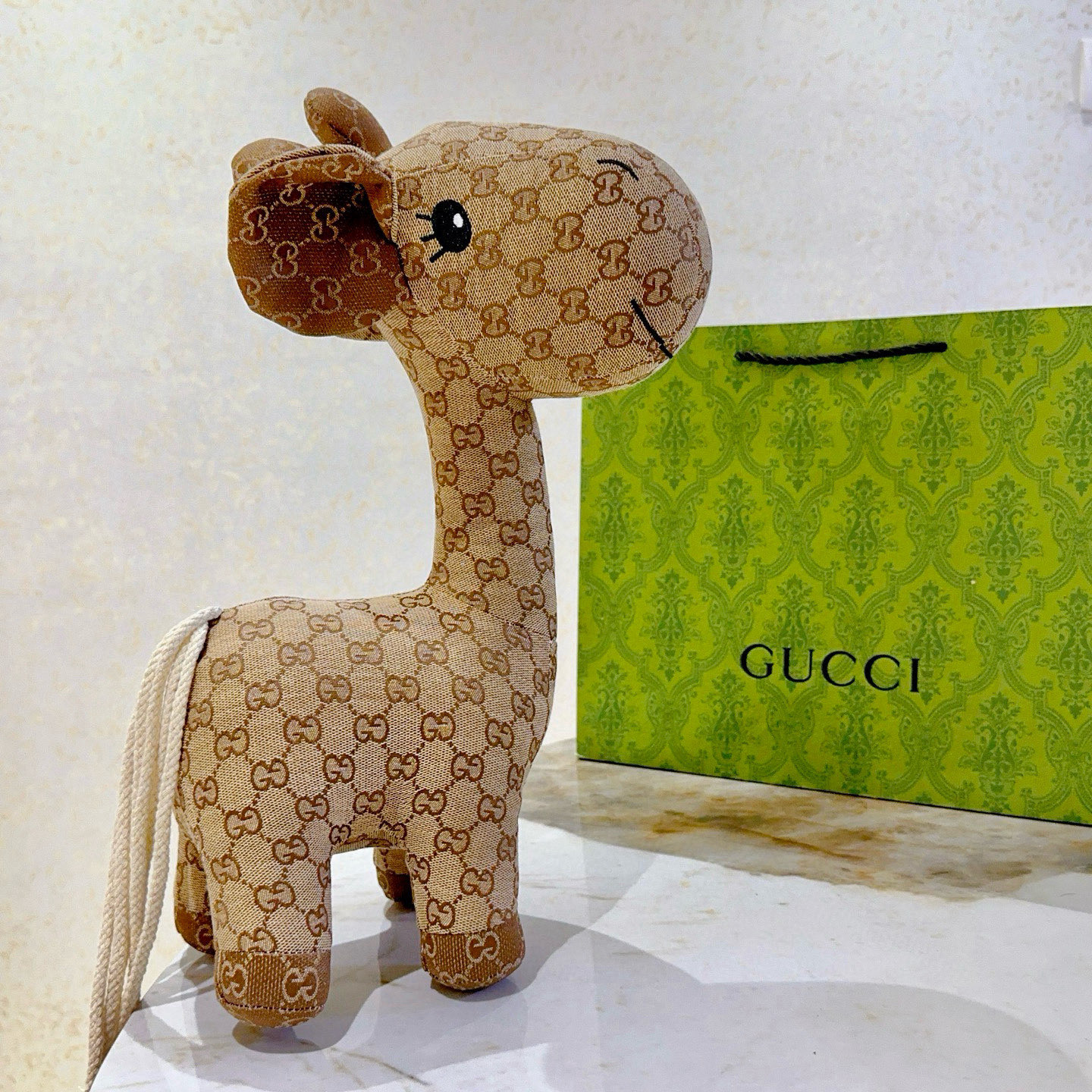NO:533521,Buy. Hot products are coming. Gucci official website's first new donkey doll is exclusively available for sale with high quality. New exports to France. New products are released. Gucci's donkey doll, pure handmade craftsmanship, texture and fullness are all in place. There are not many spots, and hands are slow. Super cute. Looking forward to my little donkey. Put it in the car and put it at home. It is full of high-end 35cm size, and it is very fun to hold it in your hands., jewelry boutique, gucci, louis vuitton19860909批. 爆款来袭 古驰官网首发新品毛驴玩偶独家高品质发售 出口法国订单新品发布 ,古驰的的一款毛驴公仔,纯手工制作工艺 质感 饱满度全部到位 现货不多,手慢无 超级可爱的 期待我的小毛驴.放车里放家里高级感满满 35cm的尺寸,抱在手里特别好玩.,饰品精品,gucci,louis vuitton,Jewelry