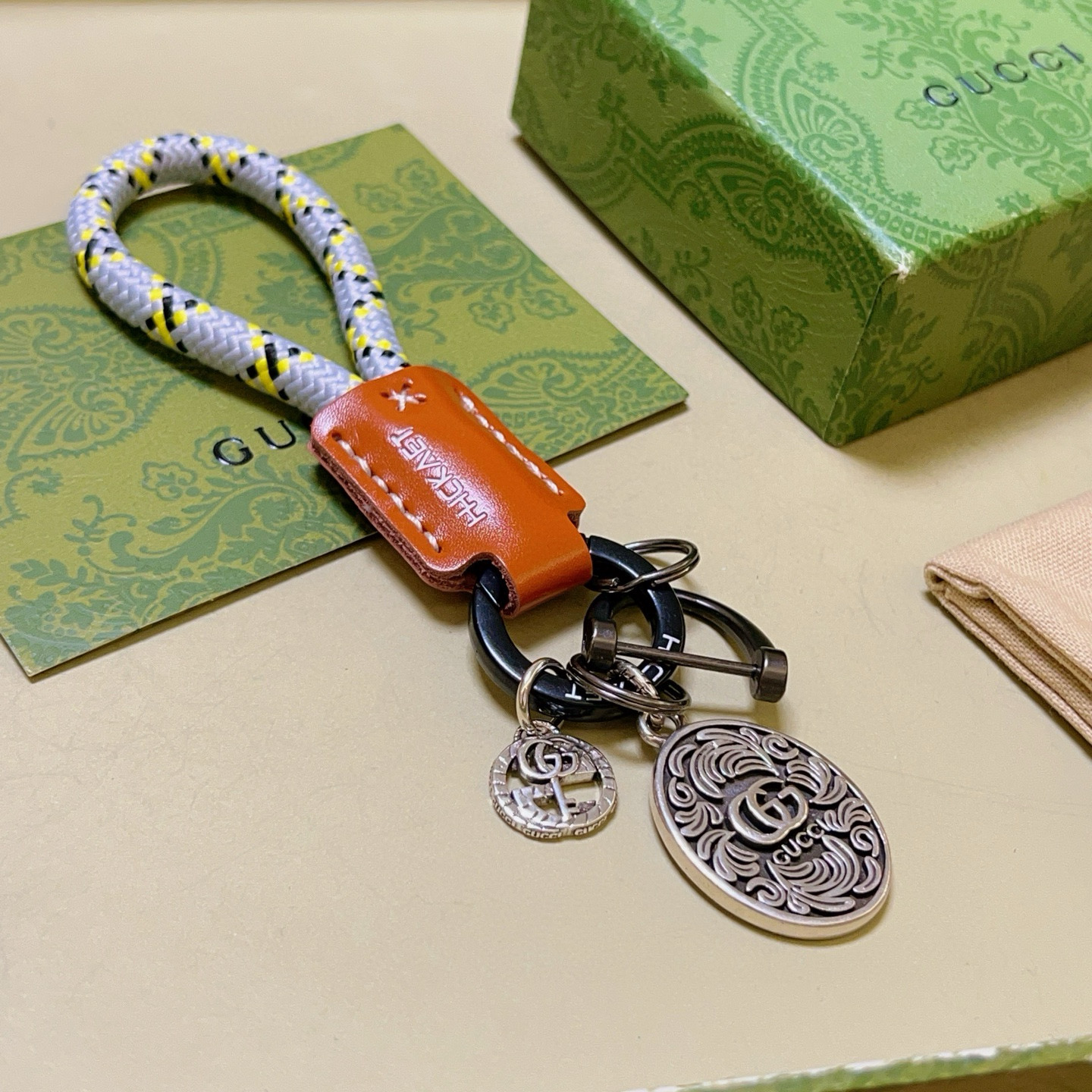 NO:515809,New product release Gucci keychain Gucci bag buckle Latest bag hanging accessories higher grade Celebrity same Anger Forest series dual G classic co-branded design concept keychain series Details are used for the old version Non-market glossy version This model has been released. Gucci is very good to match with trendy backpacks, jewelry boutiques, gucci, backpacks, keychain19860909批新品发布 古驰钥匙扣 古驰包包扣 最新款包包挂饰档次更高明星同款Anger Forest系列双G经典款联名设计理念钥匙扣系列 细节对版做旧处理 非市面亮面版型 这款一直在出 古驰里面热卖款 非常好搭配潮流背包,饰品精品,gucci,backpacks,keychain,Jewelry