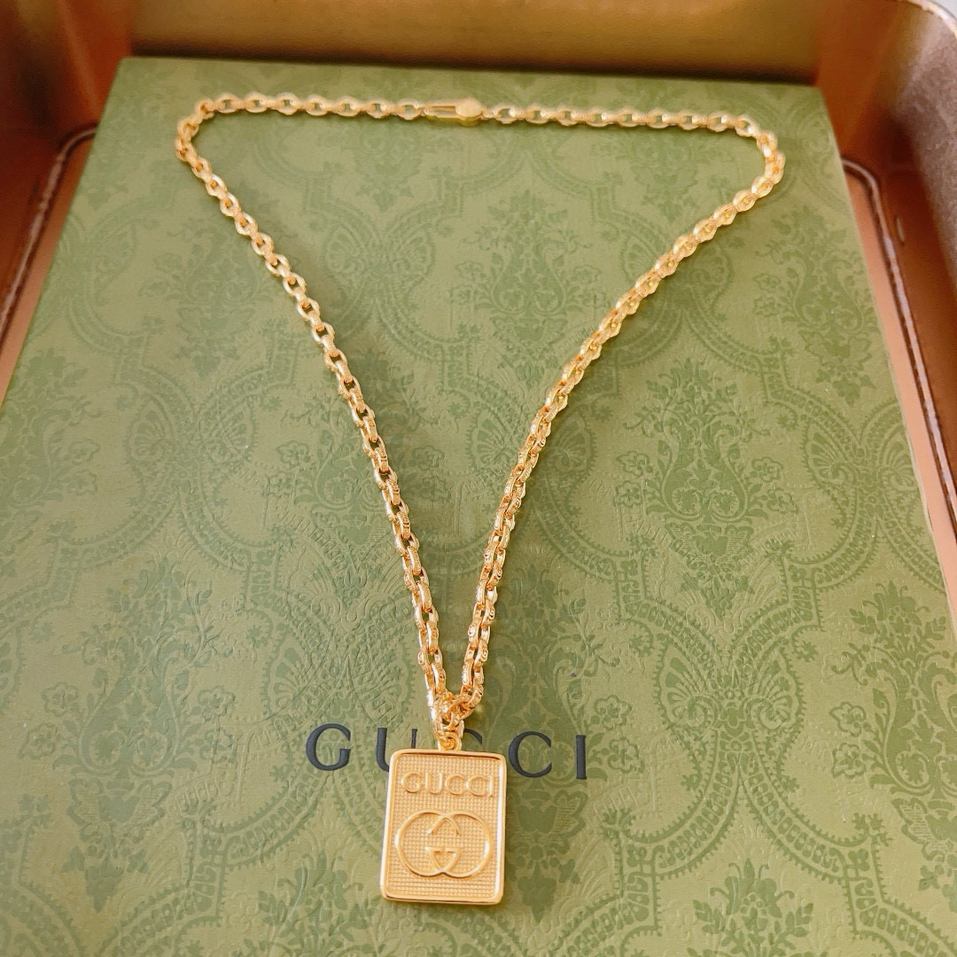 NO:515835,The latest style of Gucci necklaces is higher in chain grade, star style Anger Forest series double G classic necklace Chow Tai Fook series gold necklace, non-fading and protection, chain length 60 cm can be changed, details are used to make the version old, non-market bright style, this model has been released, Gucci is very easy to match with trendy clothes, jewelry quality, gucci, necklace, gold19860909批古驰项链最新款链条档次更高明星同款Anger Forest系列双G经典项链周大福系列黄金项链 不退色加保护 链长60厘米可改长度 细节对版做旧处理 非市面亮面版型 这款一直在出 古驰里面热卖款 非常好搭配潮流衣服,饰品精品,gucci,necklace,gold,Jewelry