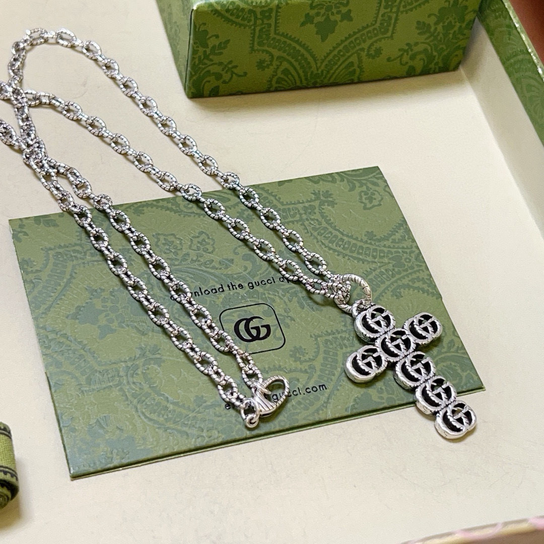 NO:515841,The latest model of Gucci Necklace 2025 chain grade is higher, star style Anger Forest series double G twisted Gucci Necklace, details are treated with silver, non-market glossy style, this model has been released, Gucci is popular in it, very easy to match with trendy clothes, jewelry quality, gucci, necklace19860909批 古驰项链2025最新款链条档次更高明星同款Anger Forest系列双G麻花古驰项链 细节对版银处理 非市面亮面版型 这款一直在出 古驰里面热卖款 非常好搭配潮流衣服,饰品精品,gucci,necklace,Jewelry