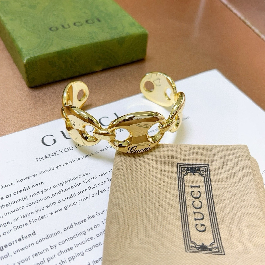 NO:515820,Complaint. Recognize the exclusive platinum series thickened and widened Gucci bracelet bracelet unique charm latest bracelet with higher grade star style Anger Forest series dual G classic series high-quality new Gucci bracelet details to be used for the old version Non-market glossy version This model has been released. Gucci is very easy to match with trendy clothes, fine accessories, gucci, bracelet19860909批.认准独家铂金系列加厚加宽古驰手镯手环独特魅力十足最新款手镯 档次更高明星同款Anger Forest系列双G经典款系列高品质新品古驰手环 细节对版做旧处理 非市面亮面版型 这款一直在出 古驰里面热卖款 非常好搭配潮流衣服,饰品精品,gucci,bracelet,Jewelry