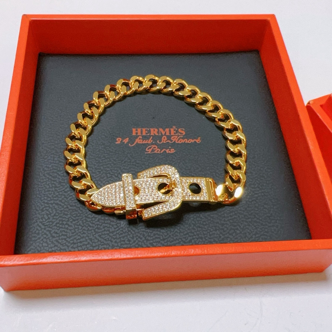 NO:515850,New Hermes bracelet thickened version. High-end precision version [color] [color] Many internet celebrities have the same style. Hermes bracelets are so tested by the master's craftsmanship. It is not simple. [color] [color] High-end customization. The same goddess. Hermes is popular. 1:1 super exquisite star. The same k-gold texture, the high-end craftsmanship is created. It is really awesome to use, the best jewelry, hermes, bracelet19860909批.新款爱马仕手链加厚版.高级精工版[色][色]众多网红同款 爱马仕手链太考验师傅的手艺了 要确保每个细节都到位不简单[色][色] 高端定制 女神同款 爱马仕火爆 1:1超精赞明星 同款 k金质感,精工高端工艺打造出炉. 上手真的赞爆,饰品精品,hermes,bracelet,Jewelry