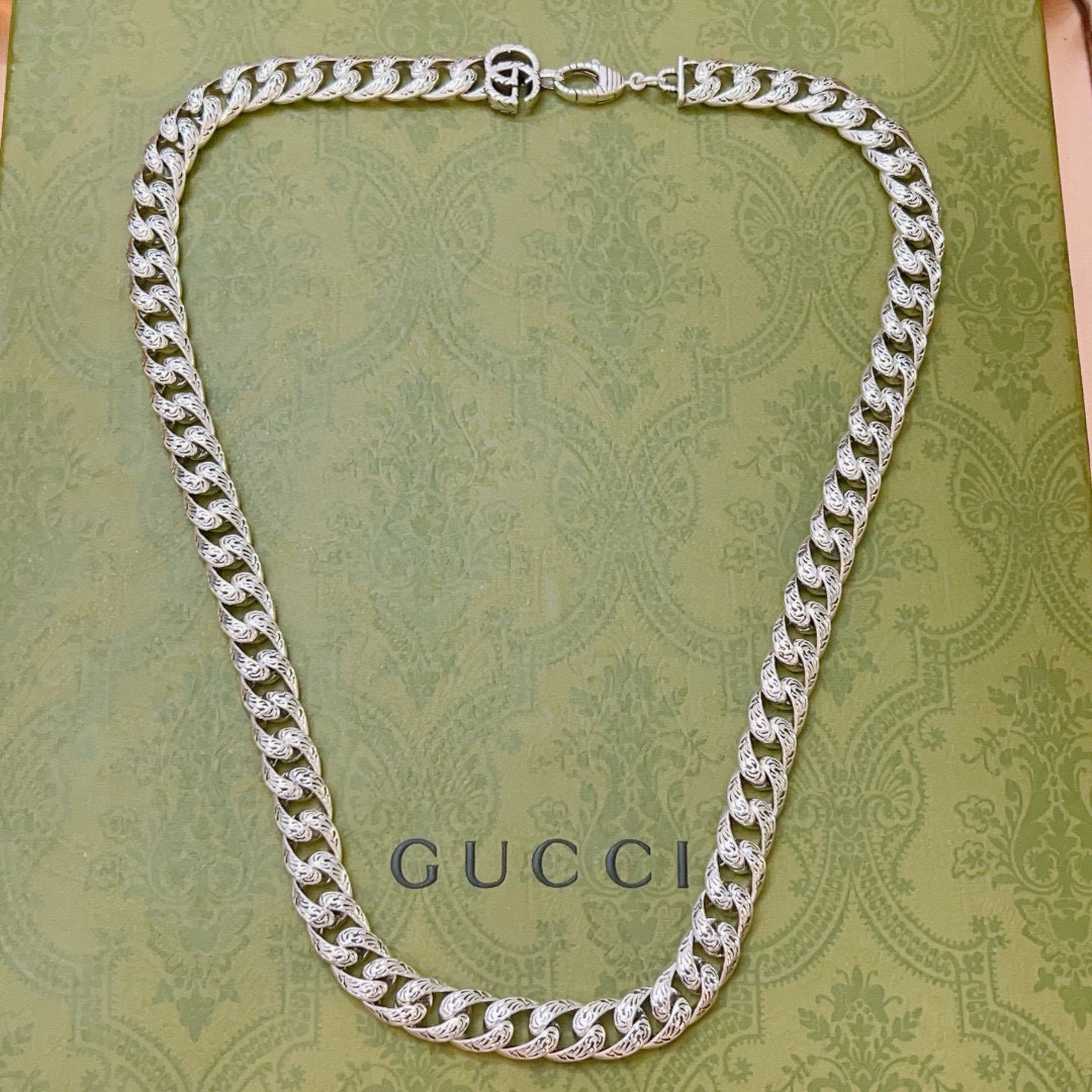 NO:533574,The latest model of Gucci necklace has higher chain grade, star style Anger Forest series double G Gucci necklace, chain length 60 cm can be changed length Gucci full G retro necklace European and American trendy details are used to treat the version, non-market glossy style This model has been released. Gucci is very good at matching trendy clothes, jewelry quality, gucci, necklace19860909批 古驰项链最新款链条档次更高明星同款Anger Forest系列双G古驰项链 链长60厘米可改长度 古驰满G复古项链欧美潮流风 细节对版做旧处理 非市面亮面版型 这款一直在出 古驰里面热卖款 非常好搭配潮流衣服,饰品精品,gucci,necklace,Jewelry