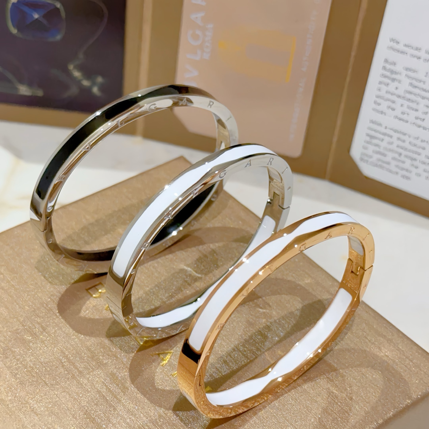 NO:533588,Bulgari Bracelet Serpenti Viper Series Serpenti Snake Bone Bracelet, made of V gold, perfectly polished, perfectly fitted with the metal edges!  Full of temptation and charming sensibility, brilliant and luxurious, presenting an unparalleled beauty and power, giving you a new look, interpreting the inherent multi-faceted characteristics of the spiritual snake, spreading and bending, showing its elegant and extremely tempting beauty!  , jewelry bvlgari, bracelet19860909批.宝格丽手镯Serpenti Viper系列间蛇骨手镯,V金材质 完美精心打磨,与金属边完美契合！充满诱惑和迷人的感性,璀璨奢华,呈现出中无与伦比的美感与力量,给你一个全新的面貌,诠释灵蛇固有的多面特质,蔓延弯曲,尽显其高雅而极具诱惑的美丽！,饰品精品,bvlgari,bracelet,Jewelry