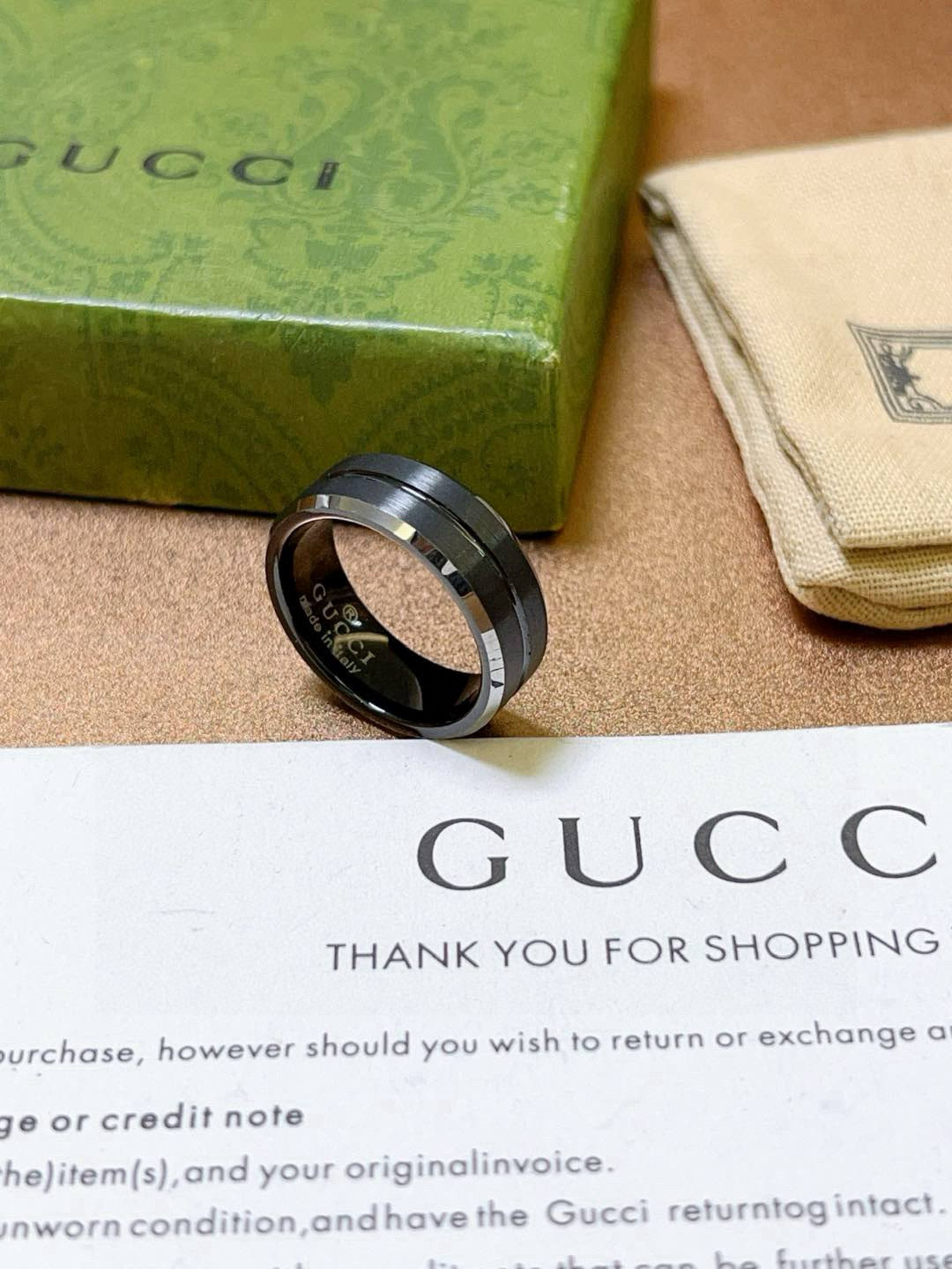 NO:542987,The latest styles of Gucci rings are higher in grades. Stars are the same Anger Forest series v gold texture double G pure handmade craftsmanship. Gucci rings. Details are pure hand-treated. Non-market glossy version. This model has been released. Gucci is very good. It is very easy to match with trendy clothes. 7 8 9 10 11 Men and women's same couple rings, jewelry quality, gucci, ring19860909批.古驰戒指最新款款式档次更高明星同款Anger Forest系列v金质感双G纯手工制作工艺 古驰戒指 细节对版纯手工处理 非市面亮面版型 这款一直在出 古驰里面热卖款 非常好搭配潮流衣服码数美7 8 9 10 11 男女同款情侣戒指,饰品精品,gucci,ring,Jewelry