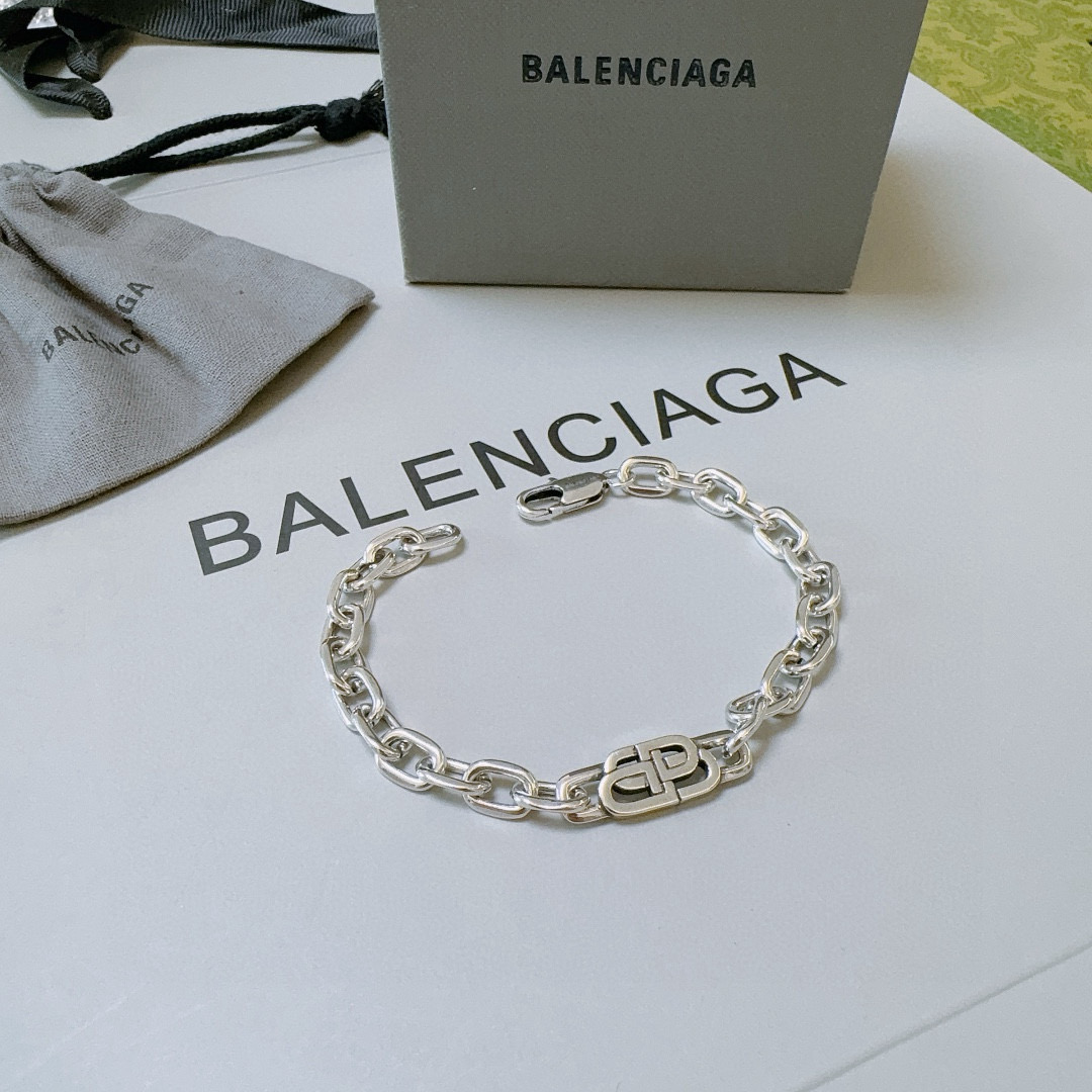 NO:542873,Batch. Original new product Balenciaga bracelets, Balenciaga bracelets, special counters, Balenciaga bracelets, popular products for men, unique design, avant-garde, must-have for both men and women!  Number of codes 18.20.22.24cm, jewelry quality, balenciaga, balenciaga, bracelet19860909批. 原单货新品 巴黎世家 Balenciaga手链专柜一致巴黎世家手链 男士火爆款出货 设计独特 前卫 男女必备！码数18.20.22.24cm,饰品精品,balenciaga,balenciaga,bracelet,Jewelry
