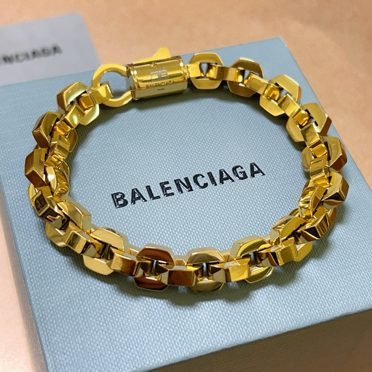 NO:542870,Batch. Original single product Balenciaga bracelet Balenciaga bracelet counter uniform Balenciaga bracelet. Men's hot products are shipped. Unique design. Avant-garde. Must-have for men!  , jewelry boutique, balenciaga, balenciaga, bracelet19860909批. 原单货新品 巴黎世家手链Balenciaga手链专柜一致巴黎世家手链 男士火爆款出货 设计独特 前卫 男士必备！,饰品精品,balenciaga,balenciaga,bracelet,Jewelry