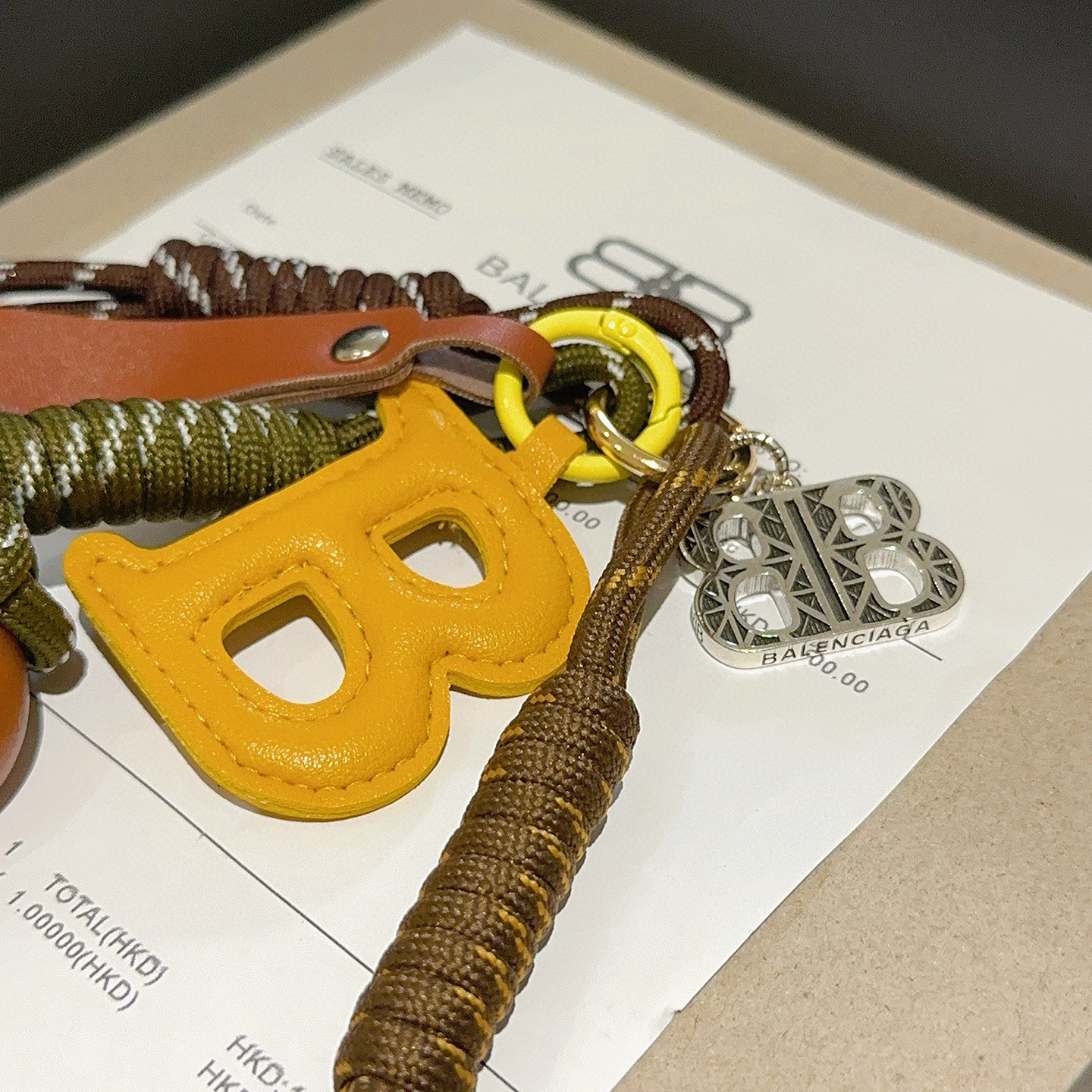 NO:542864,The first batch of new products released Balenciaga bag charm keychain Balenciaga keychain The latest bag charms are of a higher grade and are the same style as celebrities Classic co-branded design concept keychain series The details are distressed and not available in the market Glossy version This one has been on the market. The best-selling model in Balenciaga. Very good match with trendy backpacks, jewelry boutiques, balenciaga, backpacks, keychain19860909批新品发布 巴黎世家包包挂饰钥匙扣 巴黎世家钥匙扣 最新款包包挂饰档次更高明星同款 经典款联名设计理念钥匙扣系列 细节对版做旧处理 非市面亮面版型 这款一直在出 巴黎世家里面热卖款 非常好搭配潮流背包,饰品精品,balenciaga,backpacks,keychain,Jewelry