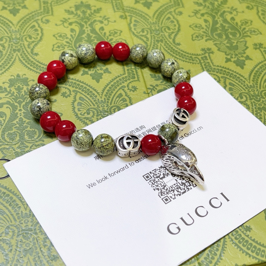 NO:542871,Batch Gucci bracelets for men and women. The latest natural crystal bracelets are of higher quality. Anger Forest series double-g Yaowang crystal bracelets of the same style for celebrities. Size: 16-24 cm. Details are distressed. Non-market glossy version. Non-market ordinary ones. This one has been out. Best-selling model in Gucci. Very good to match clothes, high-quality jewelry, gucci, bracelet.19860909批 古驰手链男女同款 最新款天然水晶手链档次更高明星同款Anger Forest系列双g药王水晶手链 尺寸:16-24厘米 细节对版做旧处理 非市面亮面版型 非市面普通做这款一直在出 古驰里面热卖款 非常好搭配衣服,饰品精品,gucci,bracelet,Jewelry