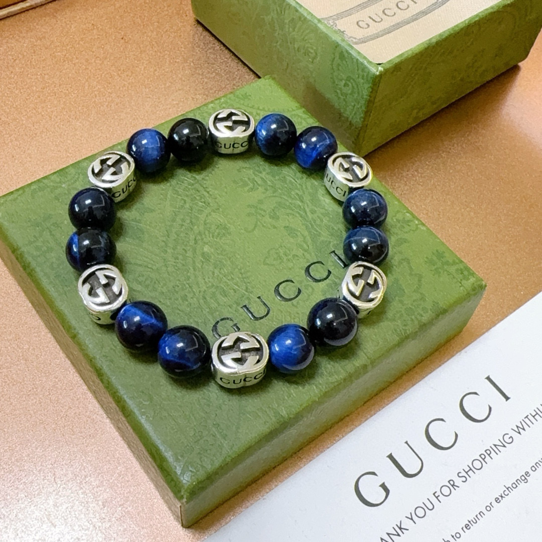 NO:542893,The new product releases Gucci bracelets for men and women. The latest Red Tiger Eye Stone bracelet has a higher grade. Stars with the same style. Anger Forest series double g bracelet. Size: 16-24 cm. Details are used to treat the old version. Non-market bright version. This one is always being made on the market. Gucci is popular in the hot-selling model. Very easy to match clothes, fine accessories, gucci, bracelet19860909批 新品发布古驰手链男女同款 最新款红虎眼石手链档次更高明星同款Anger Forest系列双g手链 尺寸:16-24厘米 细节对版做旧处理 非市面亮面版型 非市面普通做这款一直在出 古驰里面热卖款 非常好搭配衣服,饰品精品,gucci,bracelet,Jewelry