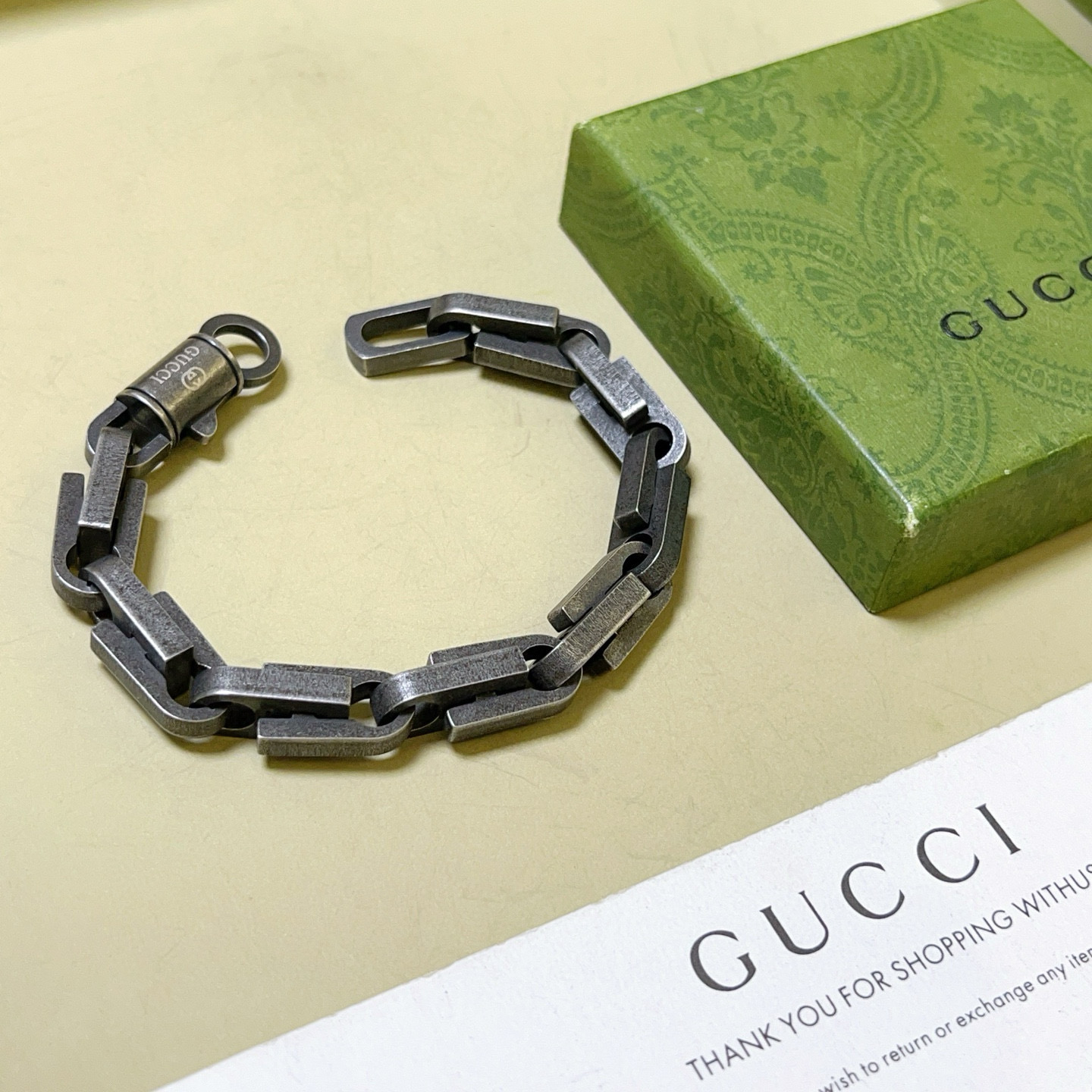 NO:542901,. Gucci new recommended models 2025 are released. Gucci Gucci bracelet latest classic models. Exquisite, retro texture, are absolutely top feel. Just take a look. Super nice. The most suitable choice for matching clothes. It is a must-have tool for men and women. Simple and atmospheric, low-key and luxurious, and boutique jewelry, gucci, gucci, bracelet19860909批 . 古驰新款推荐款2025最新出炉 Gucci古驰手链最新款经典款 精致无论款式 复古质感 都是绝对的顶尖feel 只要看一眼就懂了 超 nice 搭配衣服最适合的选择,男女同款必备神器 简单又大气,低调显奢华,饰品精品,gucci,gucci,bracelet,Jewelry