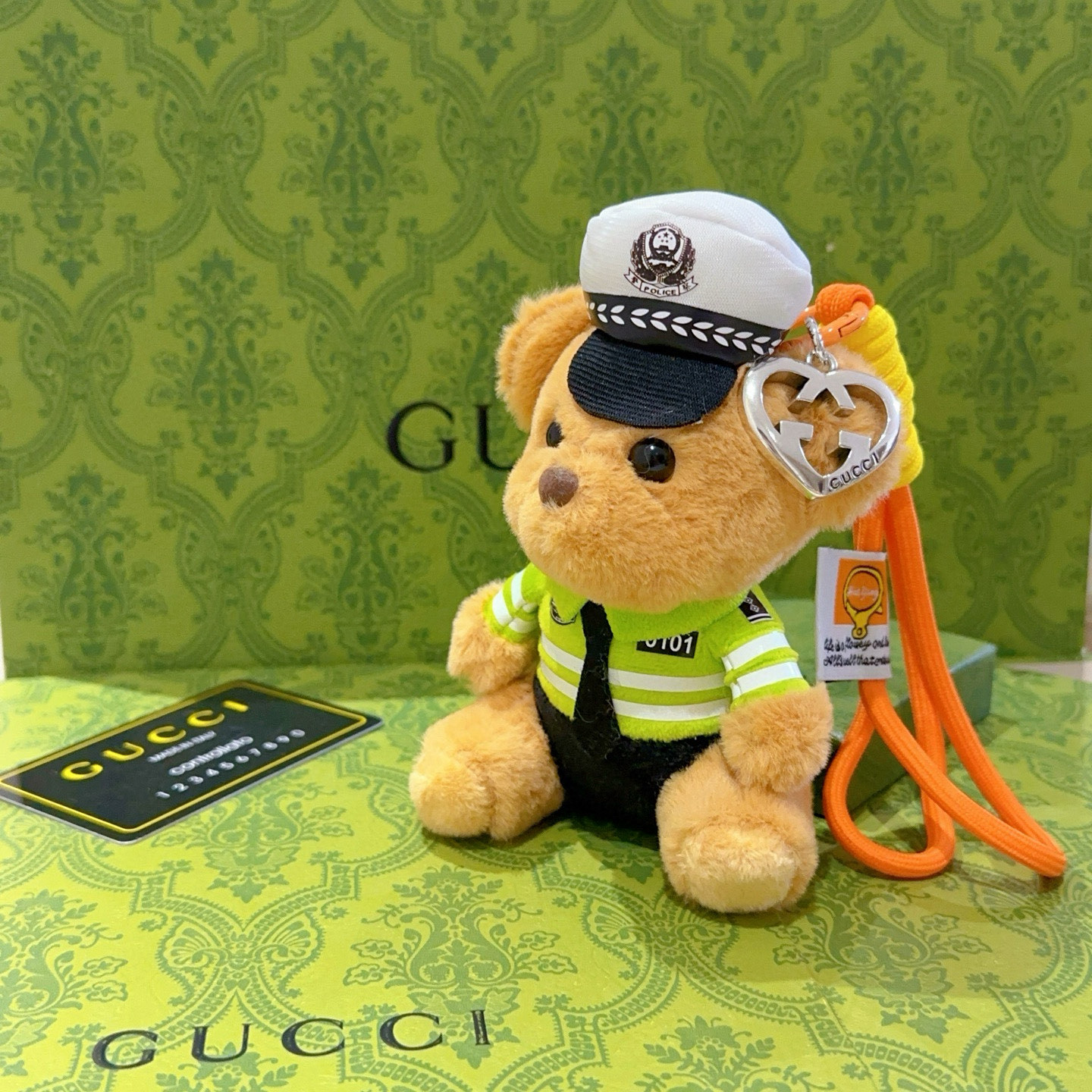 NO:542911,New product release Gucci keychain Gucci bag buckle Latest bag hanging accessories higher grade Celebrity same Anger Forest series dual G classic co-branded design concept keychain series Details are used for the old version Non-market glossy version This model has been released. Gucci is very good to match with trendy backpacks, jewelry boutiques, gucci, backpacks, keychain19860909批新品发布 古驰钥匙扣 古驰包包扣 最新款包包挂饰档次更高明星同款Anger Forest系列双G经典款联名设计理念钥匙扣系列 细节对版做旧处理 非市面亮面版型 这款一直在出 古驰里面热卖款 非常好搭配潮流背包,饰品精品,gucci,backpacks,keychain,Jewelry