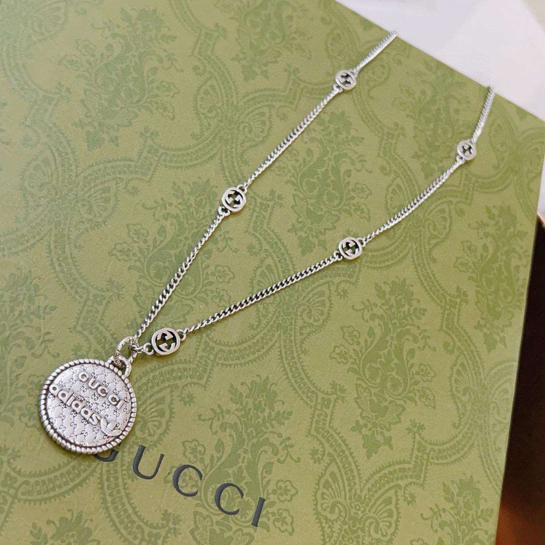 NO:542924,The latest model of Gucci necklace is higher in chain grade, star style, the same style, Anger Forest series, double G classic necklace, European and American fashion and casual style series, Gucci series retro silver necklace, details are used to treat the version, non-market bright style, this model has been released, Gucci is popular in it, very easy to match with trendy clothes, jewelry quality, gucci, necklace19860909批 古驰项链最新款链条档次更高明星同款Anger Forest系列双G经典款项链欧美时尚休闲风系列古驰系列复古银项链 细节对版做旧处理 非市面亮面版型 这款一直在出 古驰里面热卖款 非常好搭配潮流衣服,饰品精品,gucci,necklace,Jewelry