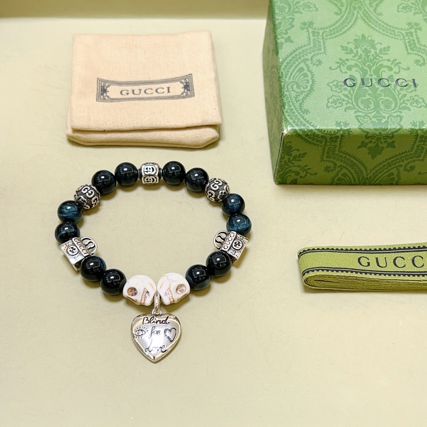 NO:555656,Batch of Gucci bracelets for men and women. The latest natural stone tiger eye stone hand-polished bracelet is of higher quality. The same style as the star Anger Forest series double g agate bracelet. Size: 16-24 cm. Details are distressed. Non-market shiny version. Non-market ordinary. This model has been out. Best-selling model in Gucci. Very good match with clothes, high-quality jewelry, gucci, bracelet.19860909批 古驰手链男女同款 最新款天然石虎眼石全手工手磨手链档次更高明星同款Anger Forest系列双g玛瑙手链 尺寸:16-24厘米 细节对版做旧处理 非市面亮面版型 非市面普通做这款一直在出 古驰里面热卖款 非常好搭配衣服,饰品精品,gucci,bracelet,Jewelry