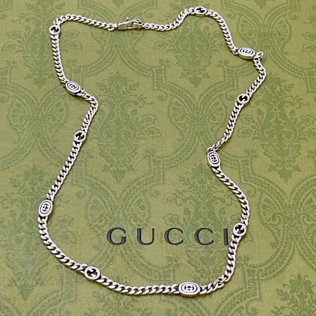 NO:555705,Batch, do not explode, do not post, Douyin is the first choice for internet celebrities to bring goods. The latest chain of Gucci necklace is of higher quality. The same style as the Anger Forest series double g retro 12G Gucci necklace for celebrities. It makes the high-end clothes more elegant. It has more brand and personality when going out. The details are distressed and not available in the market. This model has been released. It is a best-selling model in Gucci. It is very easy to match, high-quality jewelry, gucci, necklace.19860909批  不爆不发 抖音带货网红首选 古驰项链最新款链条档次更高明星同款Anger Forest系列双g复古12G古驰项链 让高档的衣服搭配更有气质 出去更有牌面和个性 细节对版做旧处理 非市面亮面版型 这款一直在出 古驰里面热卖款 非常好搭配,饰品精品,gucci,necklace,Jewelry
