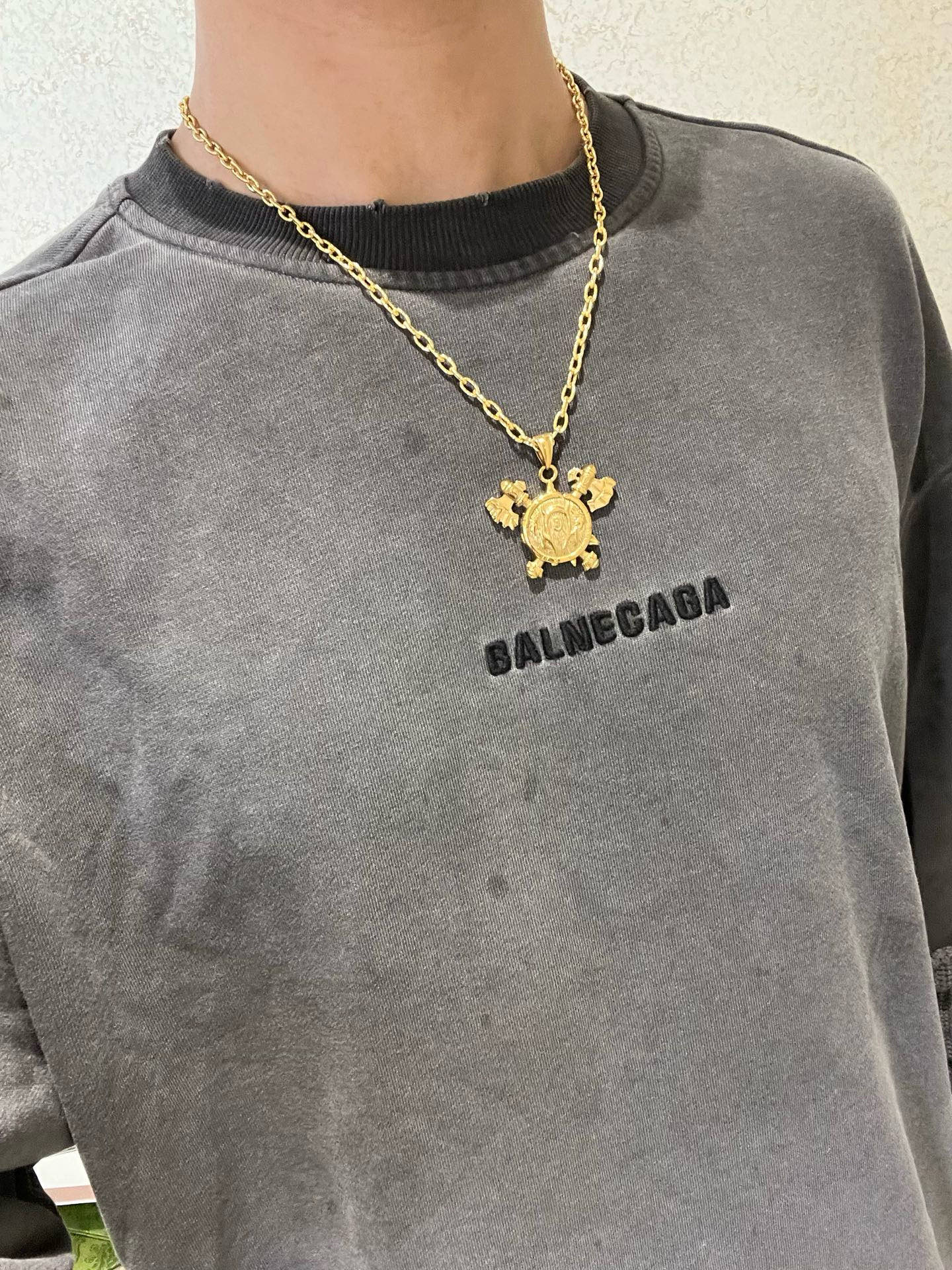 批105   🔥🔥 不爆不发 抖音带货网红首选 𝐆𝐮𝐜𝐜𝐢古驰项链最新款链条档次更高明星同款Anger Forest系列双g古驰新品艺术风格复古项链 
让高档的衣服搭配更有气质 出去更有牌面和个性
细节对版做旧处理 非市面亮面版型 
这款一直在出 古驰里面热卖款 非常好搭配