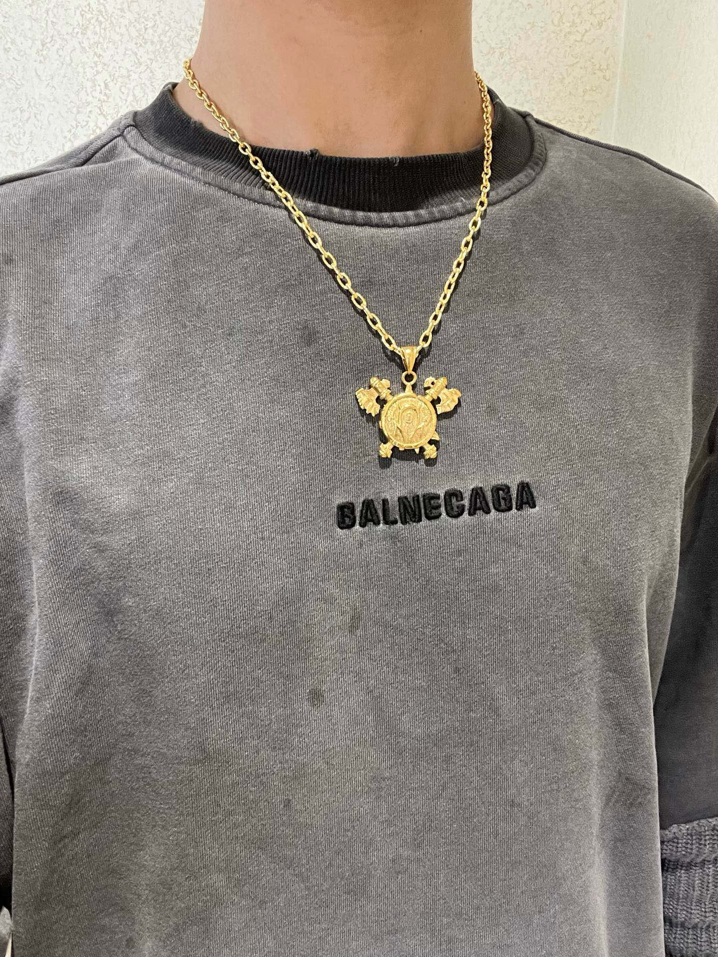 批105   🔥🔥 不爆不发 抖音带货网红首选 𝐆𝐮𝐜𝐜𝐢古驰项链最新款链条档次更高明星同款Anger Forest系列双g古驰新品艺术风格复古项链 
让高档的衣服搭配更有气质 出去更有牌面和个性
细节对版做旧处理 非市面亮面版型 
这款一直在出 古驰里面热卖款 非常好搭配