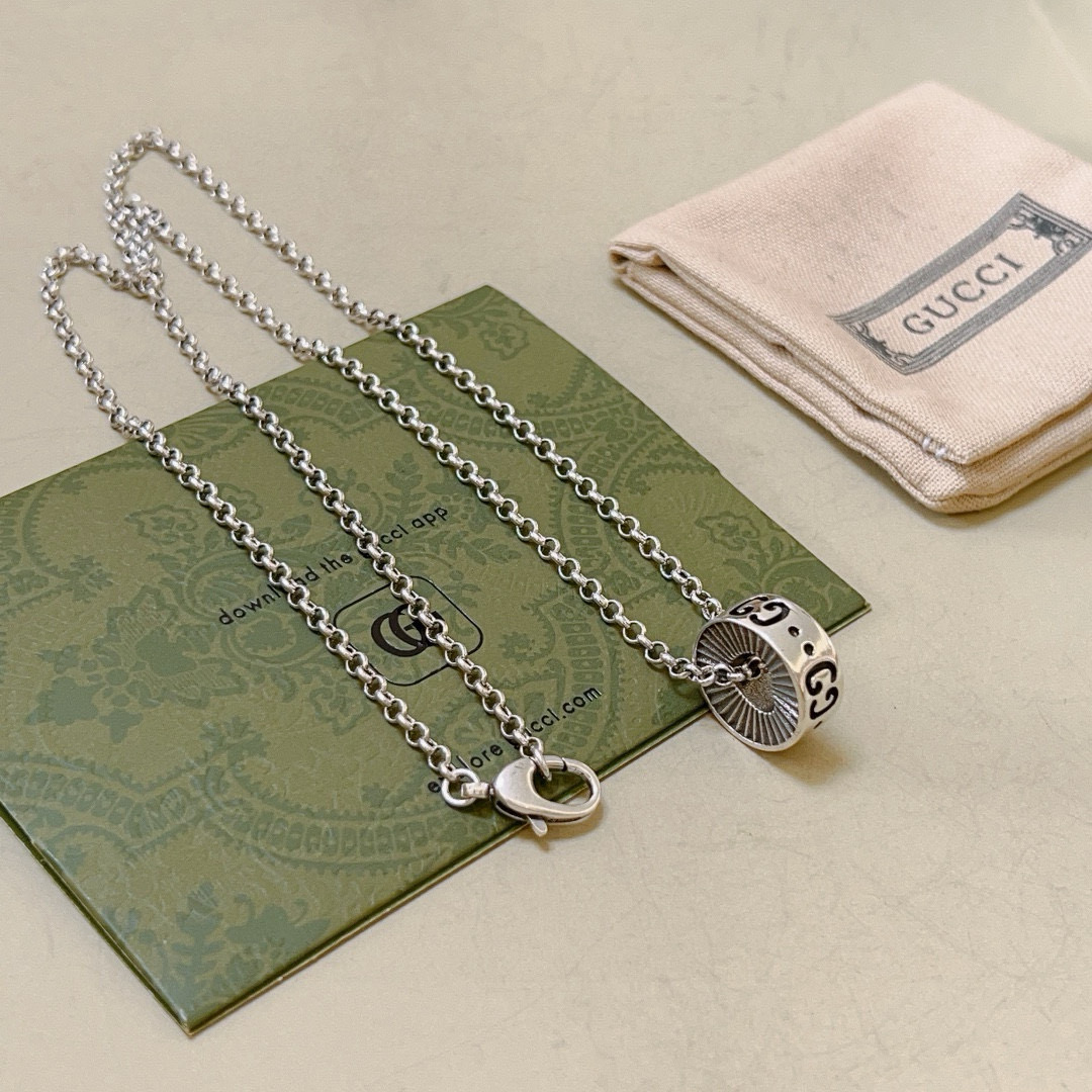 NO:555698,Batch, do not explode, douyin is the first choice for Internet celebrities to bring goods. The latest chain of Gucci necklaces is of higher quality. The same style as the Anger Forest series double g design concept retro pattern necklace for celebrities. It makes high-end clothes more elegant. It has more brand and personality when going out. The details are distressed. The non-market glossy version. This one has been out. It is a best-selling model in Gucci. It is very easy to match, fine jewelry, gucci, necklace.19860909批  不爆不发 抖音带货网红首选 古驰项链最新款链条档次更高明星同款Anger Forest系列双g设计理念复古图案项链 让高档的衣服搭配更有气质 出去更有牌面和个性 细节对版做旧处理 非市面亮面版型 这款一直在出 古驰里面热卖款 非常好搭配,饰品精品,gucci,necklace,Jewelry