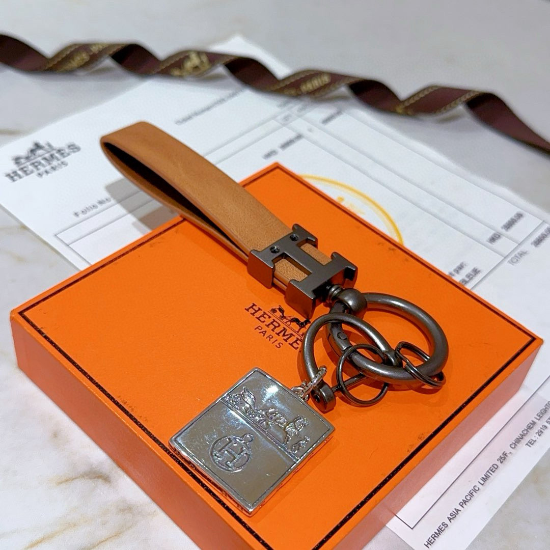 Ciondolo portachiavi in pelle Hermes H Logo Pelle marrone chiaro canna di fucile metallo argento 12 cm