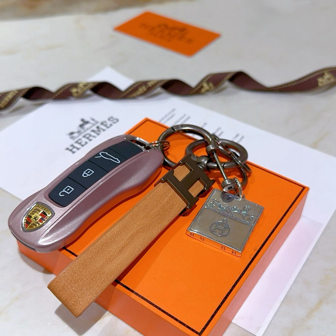 Ciondolo portachiavi in pelle Hermes H Logo Pelle marrone chiaro canna di fucile metallo argento 12 cm