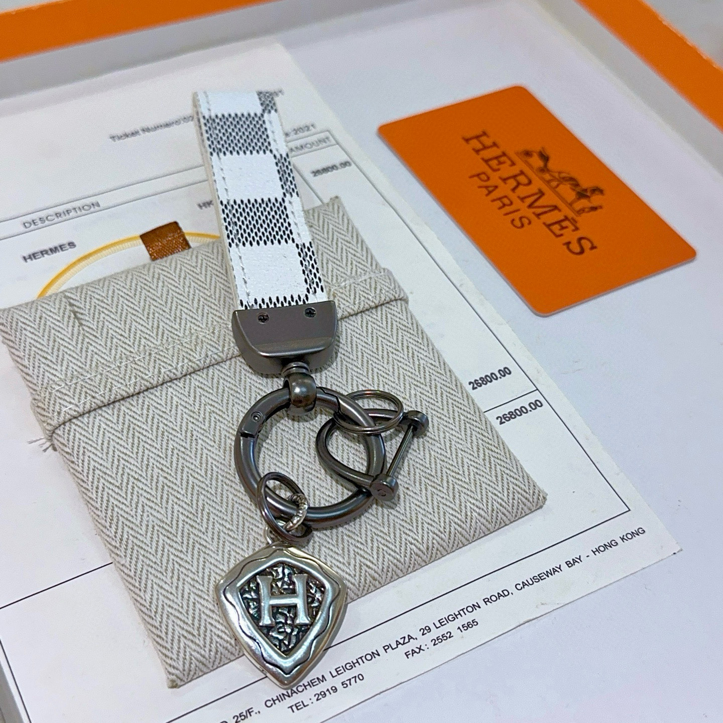 NO:555736,Batch. New Hermes Hermes keychain keychain thickened version Platinum version. High-end Seiko version [color][color] Many Internet celebrities have the same style. Hermes pendant keychain is a test of the master's craftsmanship. It is not easy to ensure that every detail is in place [color][color] High-end customization. Same style for men and women. Hermès is popular. 1:1 super refined like stars. The same K gold texture, crafted with high-end precision craftsmanship.  The car keychain is really awesome, fine jewelry, hermes, hermes, keychain19860909批.新款Hermes爱马仕钥匙扣钥匙扣加厚版 铂金版.高级精工版[色][色]众多网红同款 爱马仕挂饰钥匙扣太考验师傅的手艺了 要确保每个细节都到位不简单[色][色] 高端定制 男女同款 爱马仕火爆 1:1超精赞明星 同款 k金质感,精工高端工艺打造出炉. 车钥匙扣上真的赞爆,饰品精品,hermes,hermes,keychain,Jewelry