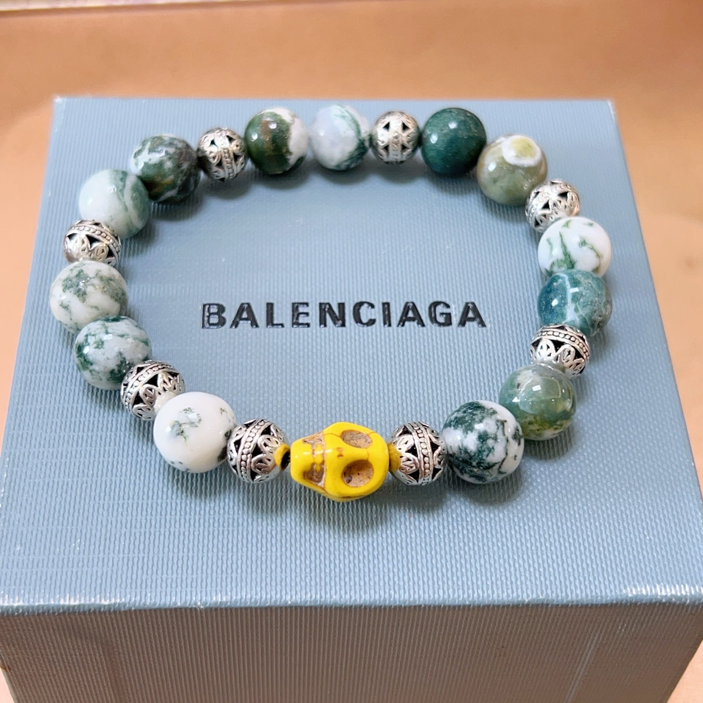 NO:557278,Batch. Original new product Balenciaga natural porcelain flower stone Balenciaga bracelet counter consistent Balenciaga bracelet Men's hot model shipped Unique design avant-garde A must-have for men and women!  Size 18.20.22.24cm, fine jewelry, balenciaga, balenciaga, bracelet19860909批. 原单货新品 巴黎世家天然瓷花石Balenciaga手链专柜一致巴黎世家手链 男士火爆款出货 设计独特 前卫 男女必备！码数18.20.22.24cm,饰品精品,balenciaga,balenciaga,bracelet,Jewelry