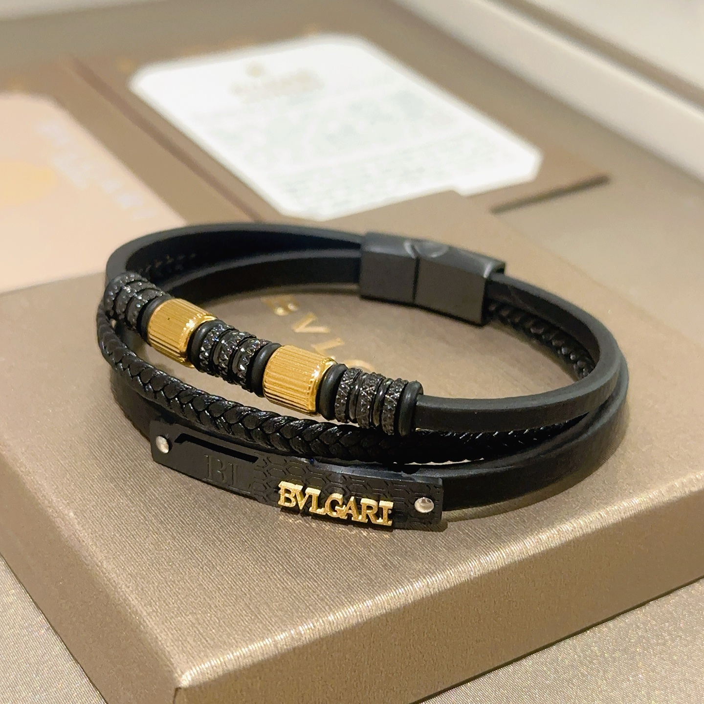 NO:575493,Batch. New BVLGARI BVLGARI Bracelet Braided Bracelet Thick Edition Platinum Version. High-end Seiko Version [Color] [Color] Many internet celebrities have the same style. Bvlgari bracelet is a test of the master's craftsmanship. It is not easy to ensure that every detail is in place [Color] [Color] High-end customization. Same style for men and women. Hermès is popular. 1:1 super fine star. The same K-gold texture, crafted with Seiko high-end craftsmanship.  It’s really amazing to use, fine jewelry, bottega veneta, hermes, bvlgari, bvlgari, bracelet19860909批.新款宝格丽BVLGARI手链手绳编织手绳加厚版 铂金版.高级精工版[色][色]众多网红同款 宝格丽手链太考验师傅的手艺了 要确保每个细节都到位不简单[色][色] 高端定制 男女同款 爱马仕火爆 1:1超精赞明星 同款 k金质感,精工高端工艺打造出炉. 上手真的赞爆,饰品精品,bottega veneta,hermes,bvlgari,bvlgari,bracelet,Jewelry