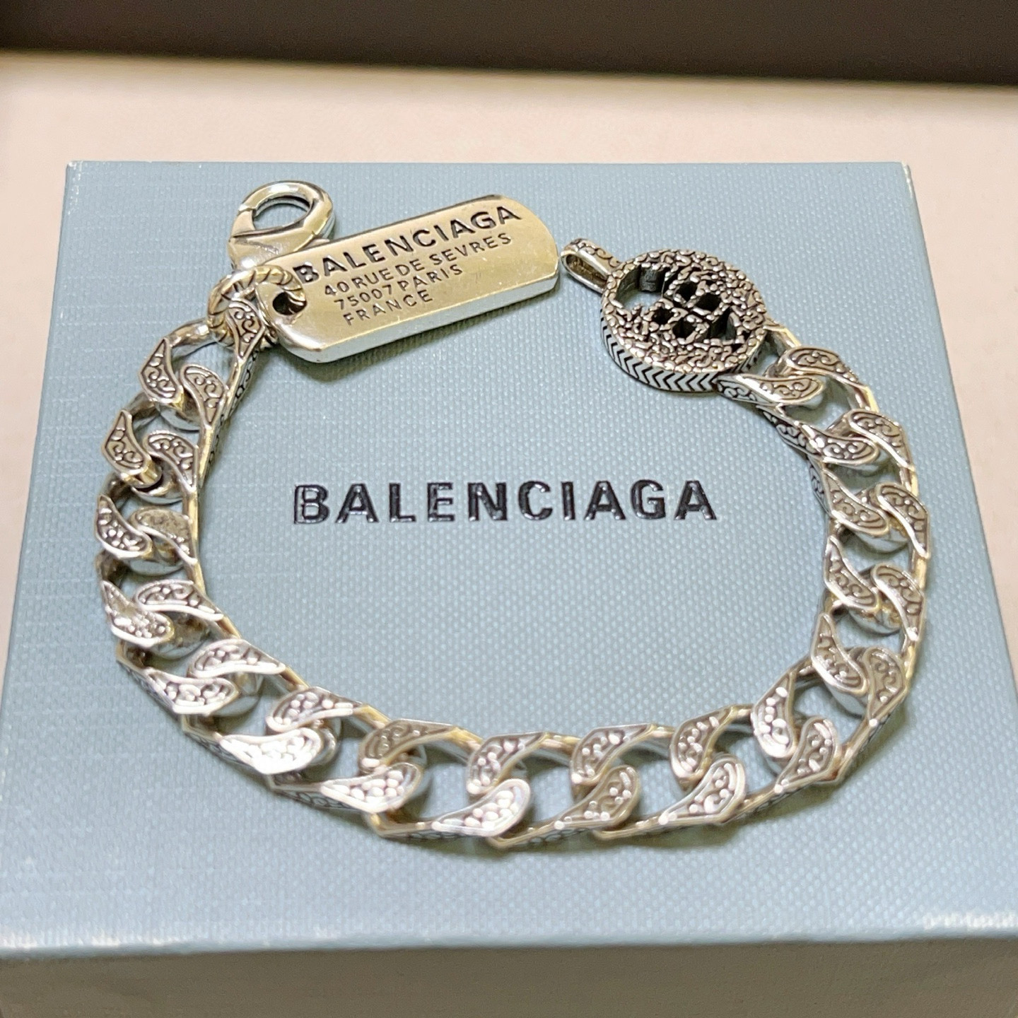 NO:558144,Batch. Original new product Balenciaga Balenciaga Bracelet Counter Same Balenciaga Bracelet Men's hot model shipped Unique design avant-garde A must-have for men and women!  Size 18.20.22.24cm, fine jewelry, balenciaga, balenciaga, bracelet19860909批. 原单货新品 巴黎世家 Balenciaga手链专柜一致巴黎世家手链 男士火爆款出货 设计独特 前卫 男女必备！码数18.20.22.24cm,饰品精品,balenciaga,balenciaga,bracelet,Jewelry
