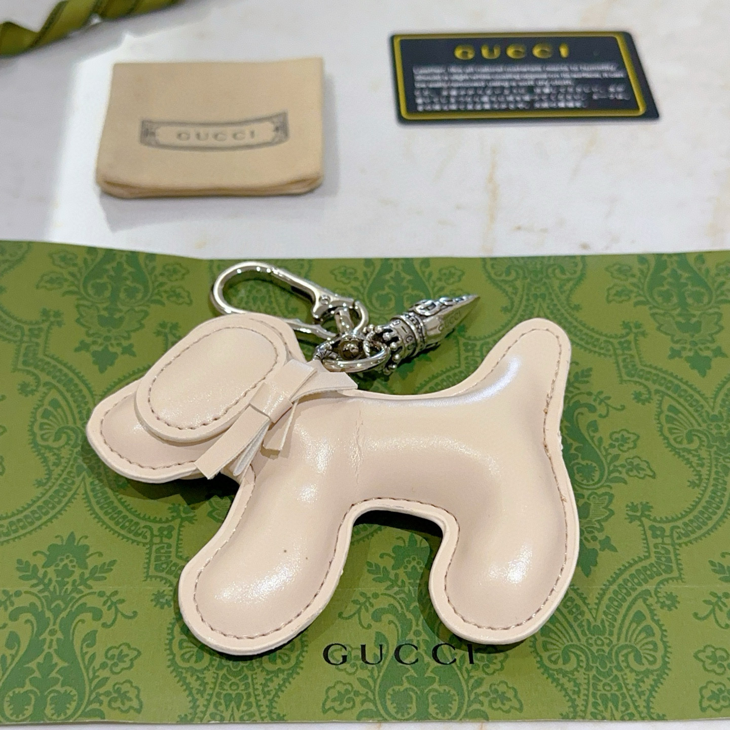 NO:558154,Batch of new product releases Gucci keychains Gucci bag buckles The latest bag charms are of higher quality Stars have the same style Anger Forest series Double G classic models co-branded design concept keychain series The details are distressed and not available in the market Glossy version This one has been out The best-selling model in Gucci Very good match with trendy backpacks, jewelry boutiques, gucci, backpacks, keychain19860909批新品发布 古驰钥匙扣 古驰包包扣 最新款包包挂饰档次更高明星同款Anger Forest系列双G经典款联名设计理念钥匙扣系列 细节对版做旧处理 非市面亮面版型 这款一直在出 古驰里面热卖款 非常好搭配潮流背包,饰品精品,gucci,backpacks,keychain,Jewelry