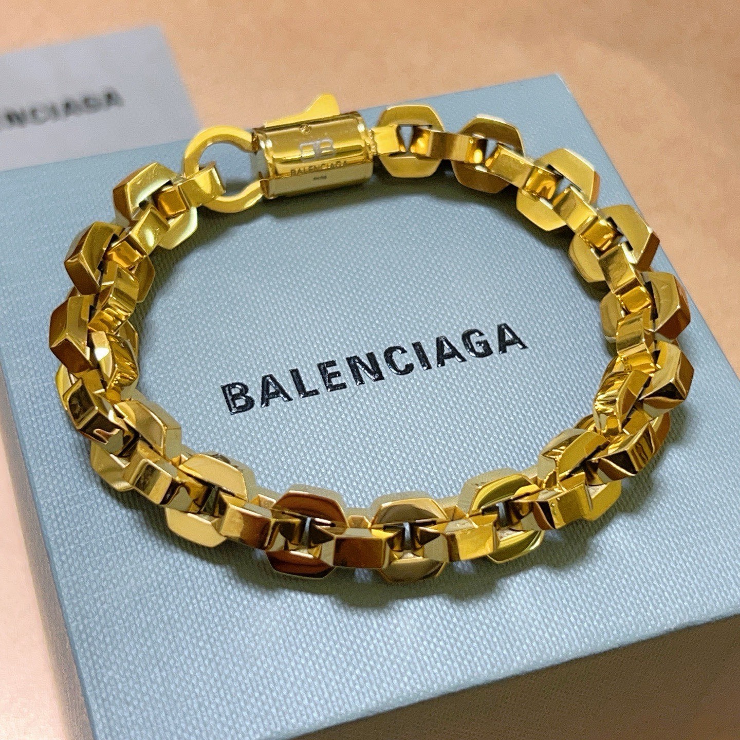 NO:558272,Batch. Original new product Balenciaga Bracelet Balenciaga Bracelet Counter Same Balenciaga Bracelet Men's hot model shipped Unique design avant-garde A must-have for men!  , jewelry boutique, balenciaga, balenciaga, bracelet19860909批. 原单货新品 巴黎世家手链Balenciaga手链专柜一致巴黎世家手链 男士火爆款出货 设计独特 前卫 男士必备！,饰品精品,balenciaga,balenciaga,bracelet,Jewelry