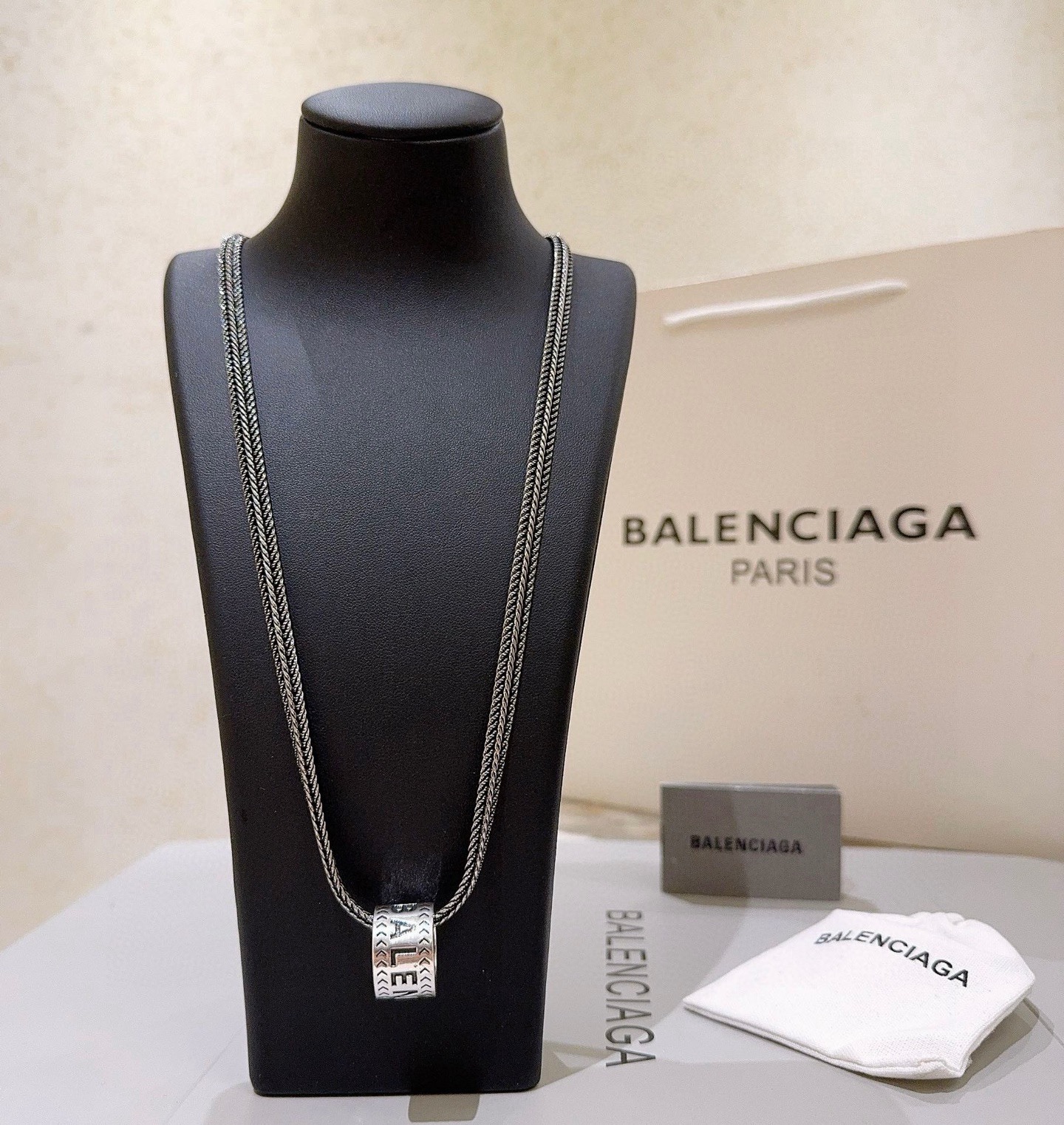 NO:558246,Batch original single goods new products Balenciaga necklace Balenciaga new necklace counter consistent fine details workmanship every detail process in place fine design craftsmanship hot models shipped unique design retro style Balenciaga necklace, jewelry boutique, balenciaga, balenciaga, necklace19860909批 原单货新品 巴黎世家项链 Balenciaga 新款项链专柜一致 细节做工精细 每个细节流程到位 设计工艺精细 火爆款出货 设计独特 复古风格 巴黎世家项链,饰品精品,balenciaga,balenciaga,necklace,Jewelry