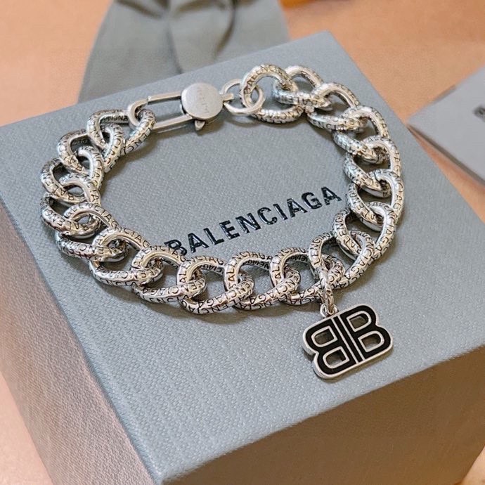 NO:558364,Batch. Original new product Balenciaga Balenciaga Bracelet Counter Same Balenciaga Bracelet Men's hot model shipped Unique design avant-garde A must-have for men and women!  Size 18.20.22.24cm, fine jewelry, balenciaga, balenciaga, bracelet19860909批. 原单货新品 巴黎世家 Balenciaga手链专柜一致巴黎世家手链 男士火爆款出货 设计独特 前卫 男女必备！码数18.20.22.24cm,饰品精品,balenciaga,balenciaga,bracelet,Jewelry