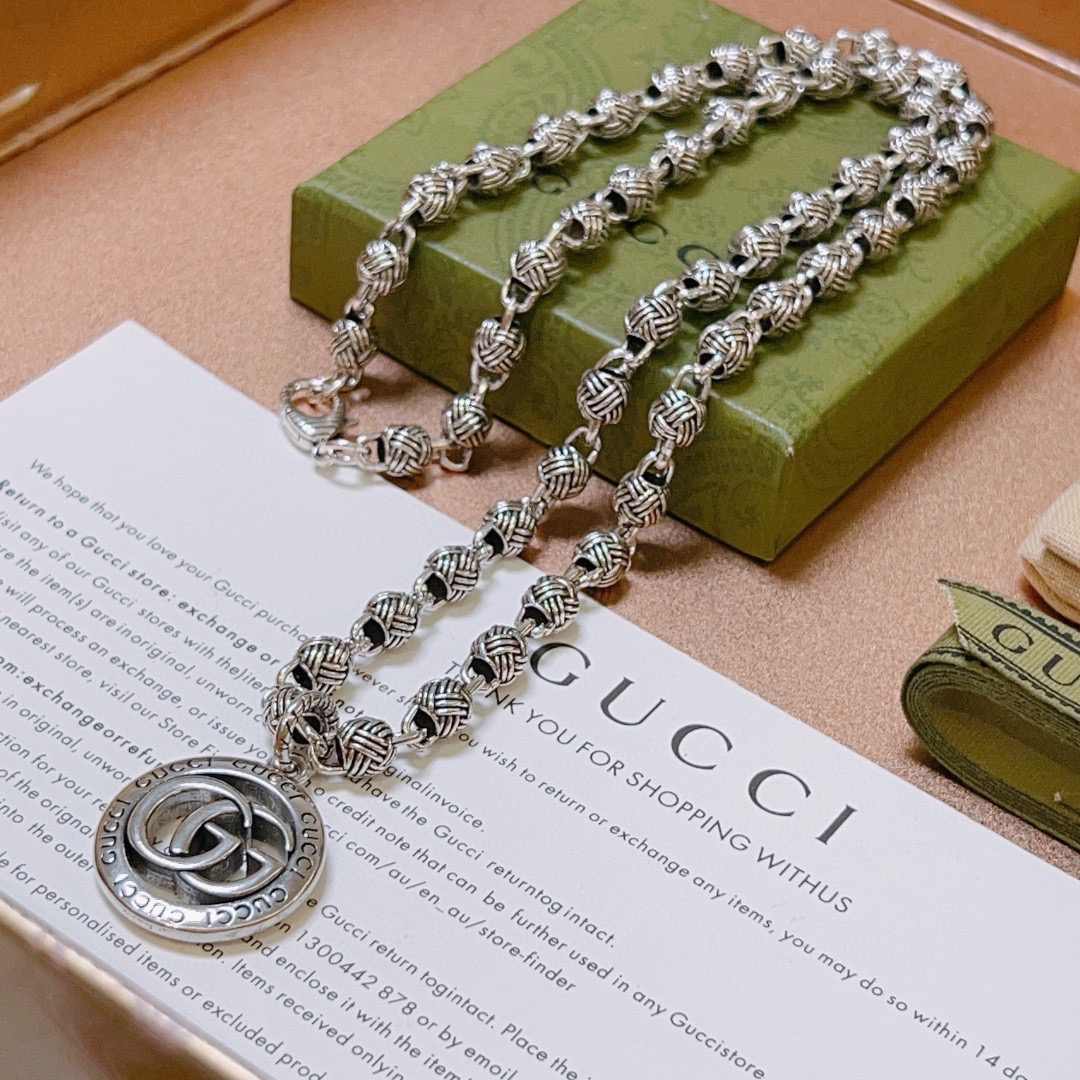 NO:558375,Batch New product launches are not popular until they are released. Douyin is the first choice for Internet celebrities to bring goods. The latest chain of Gucci necklaces is of higher quality. The same style as the Anger Forest series double G design concept retro necklace for celebrities. It makes high-end clothes more elegant and more brand-like and personalized when going out. The details are distressed. Non-market glossy version. This one has been released. The best-selling model in Gucci. Very easy to match, high-quality jewelry, gucci, necklace.19860909批  新品发布不爆不发 抖音带货网红首选 古驰项链最新款链条档次更高明星同款Anger Forest系列双g设计理念复古项链 让高档的衣服搭配更有气质 出去更有牌面和个性 细节对版做旧处理 非市面亮面版型 这款一直在出 古驰里面热卖款 非常好搭配,饰品精品,gucci,necklace,Jewelry